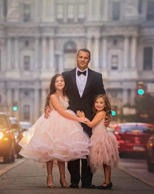 dad-with-daughters-philadelphia-family-portraits.jpg