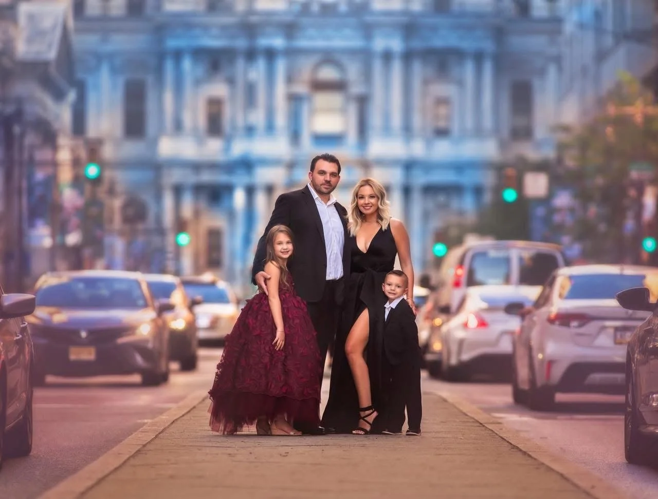 family-in-red-center-city-philadelphia-photo-shoot.jpg