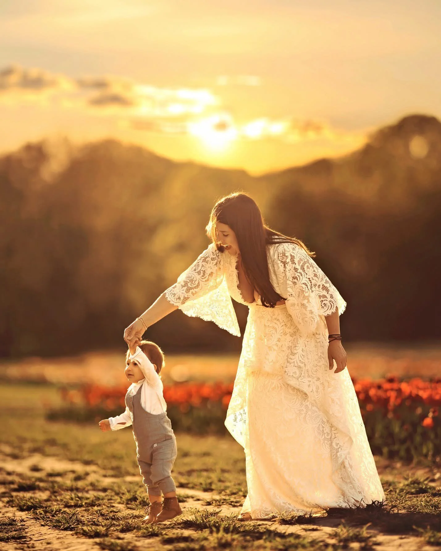 The photos we treasure most are usually the quiet ones.

No big moment. No milestone. Just the way it feels to be their safe place.

This is why I photograph families the way I do 🤍

South Jersey &amp; Philadelphia

Spring sessions are beginning to 