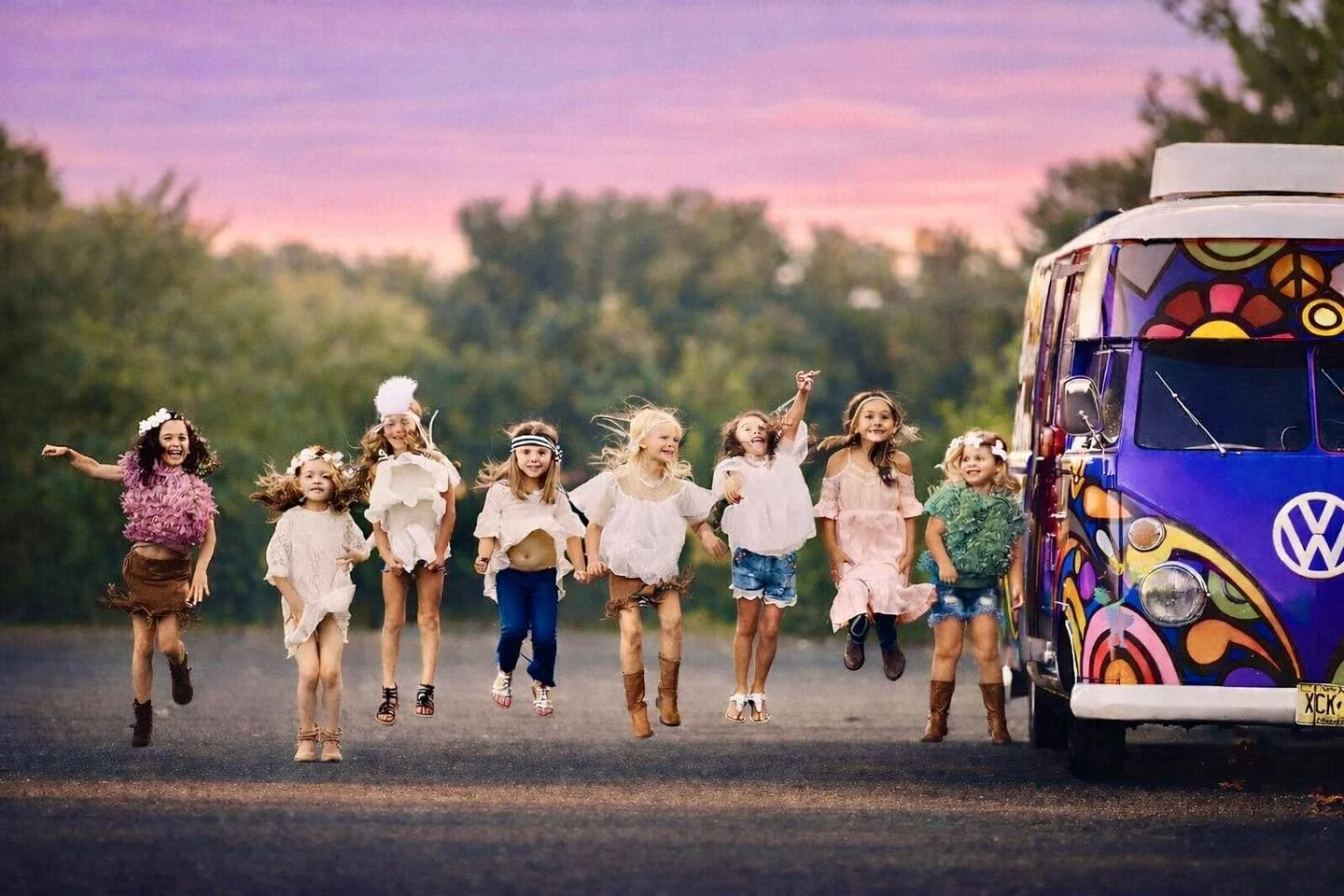 Snow day mood:

Kids running through the house like they just escaped prison.
Parents googling when does school reopen by 8:17am.

The energy level today is basically this photo.
Wild. Happy. Slightly feral. Zero listening skills.

And honestly I lov