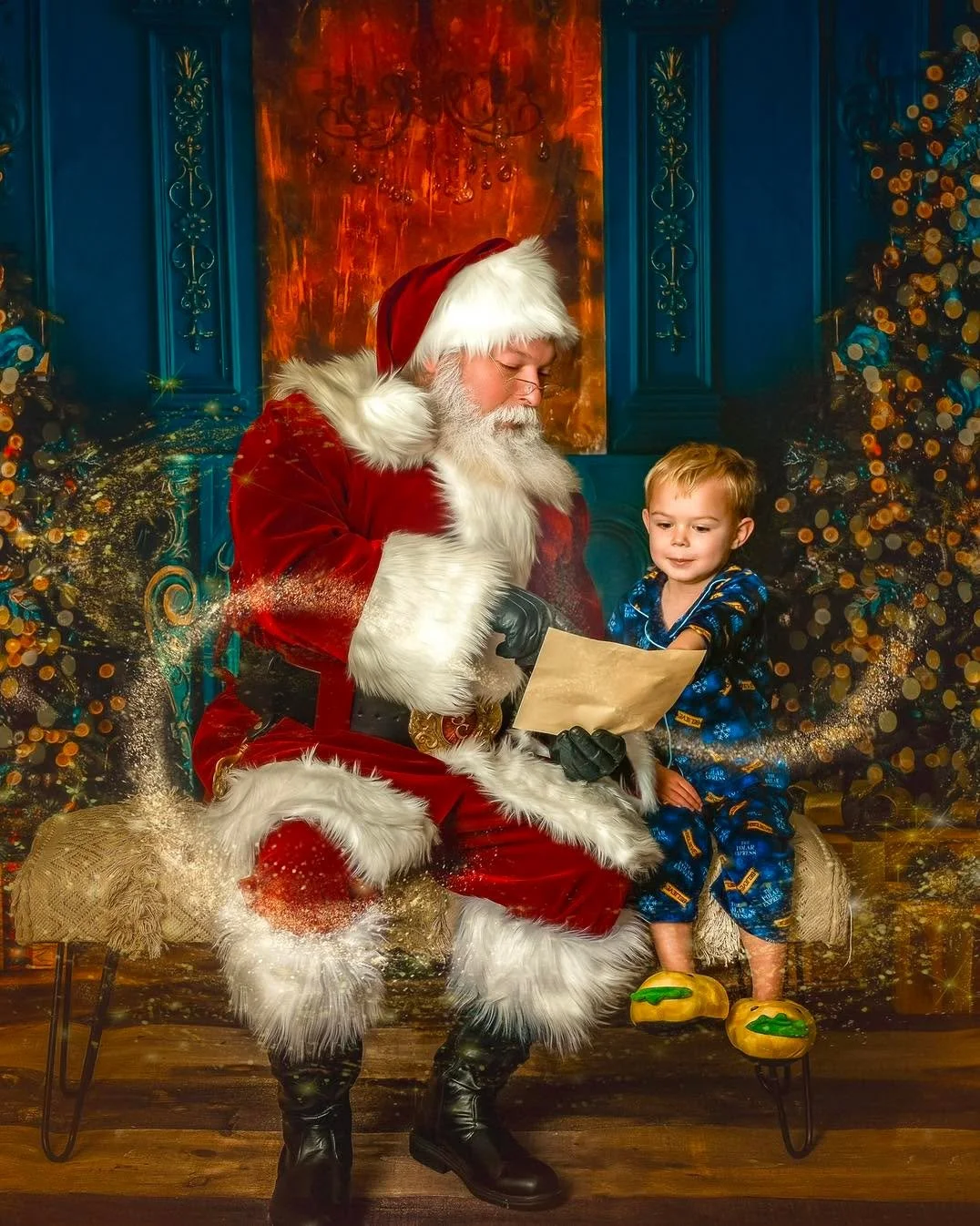 We got the BEST magical Christmas session! Santa sessions are live in the shop and only a few left!  Make that non-naughty  list&hellip;. Mom!
