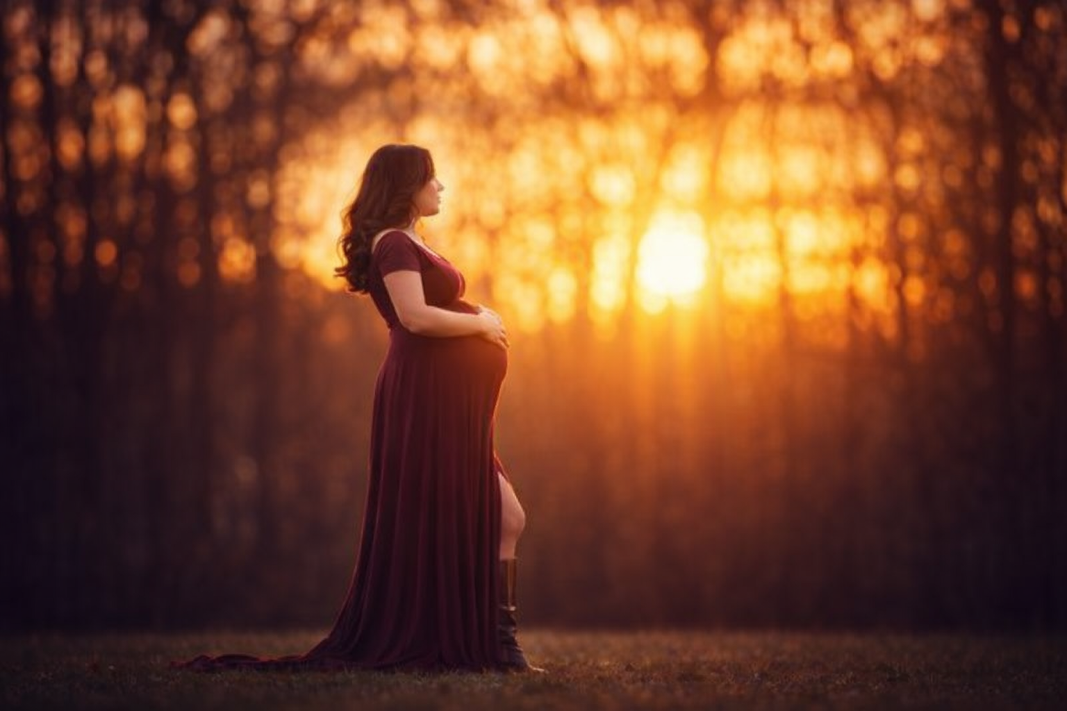 When Should You Book Your Maternity Photos? A Complete Planning Guide for Expecting Moms