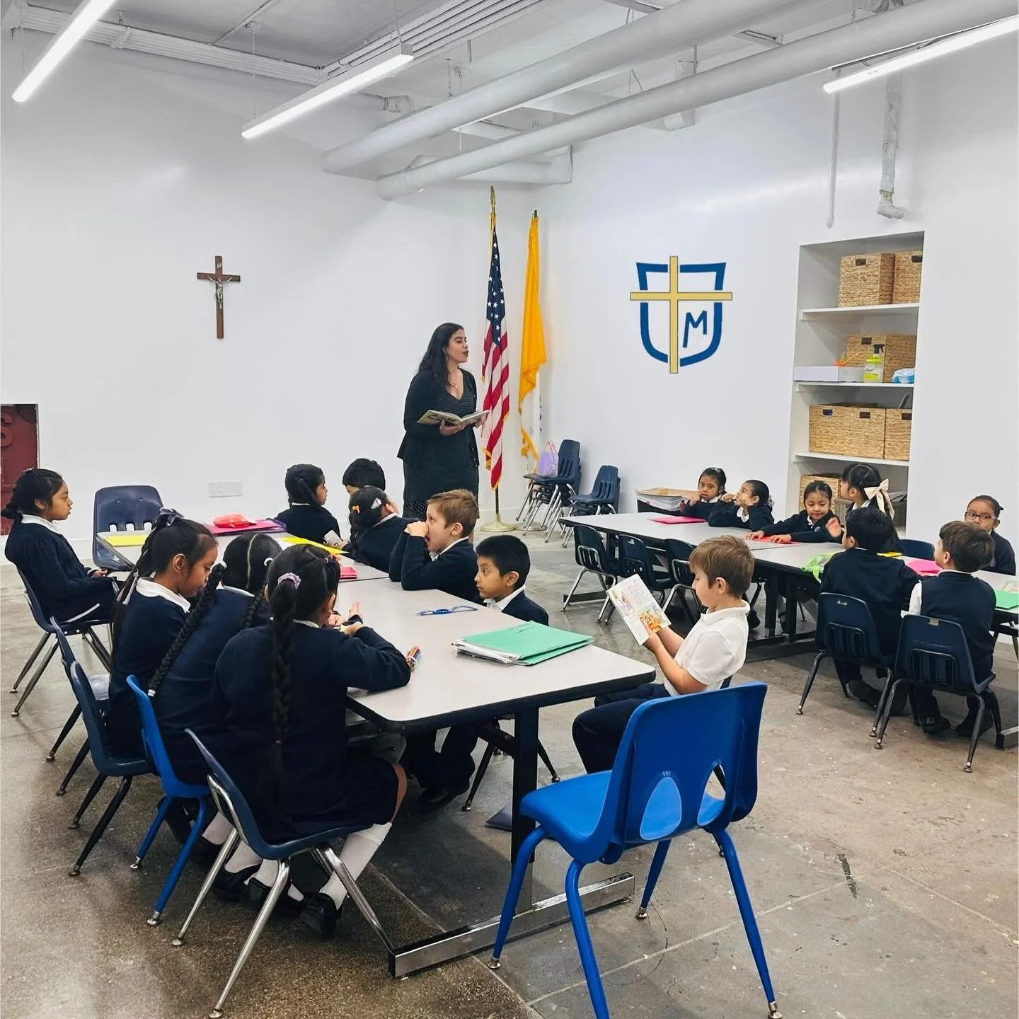 Every morning after drop off one of our teachers discusses a biblical lesson or Catholic story with all of the children. This is followed by our morning prayers and The Pledge of Allegiance. #morningroutine #nyccatholicschool #catholicclassicalcurric