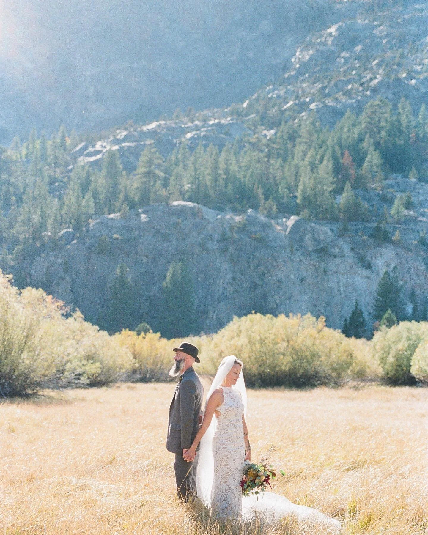 Pixie and Van wanted to see each other for the first time on their wedding day amidst the mountains. I forever love this moment just before their first look

#alaskawedding #alaskanwedding #alaskaadventurewedding #alaskaweddingphotographer #alaskawed