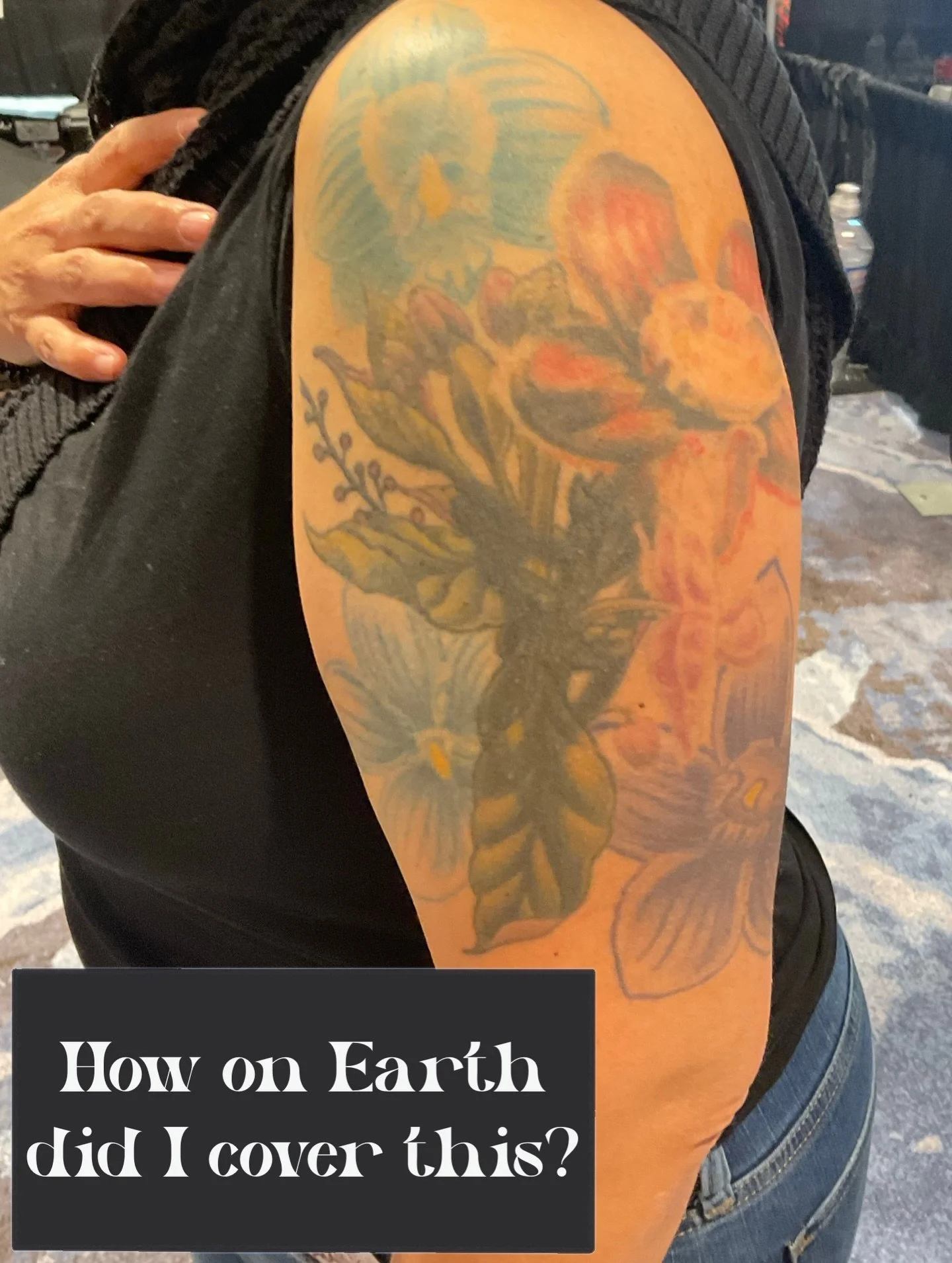 Over a year ago I was approached by Marci at a convention. She showed me her upper arm that she was unhappy with. Knowing it may be impossible she asked if I was able to cover it for her!🫡
I explained it was totally possible if she was open to the d