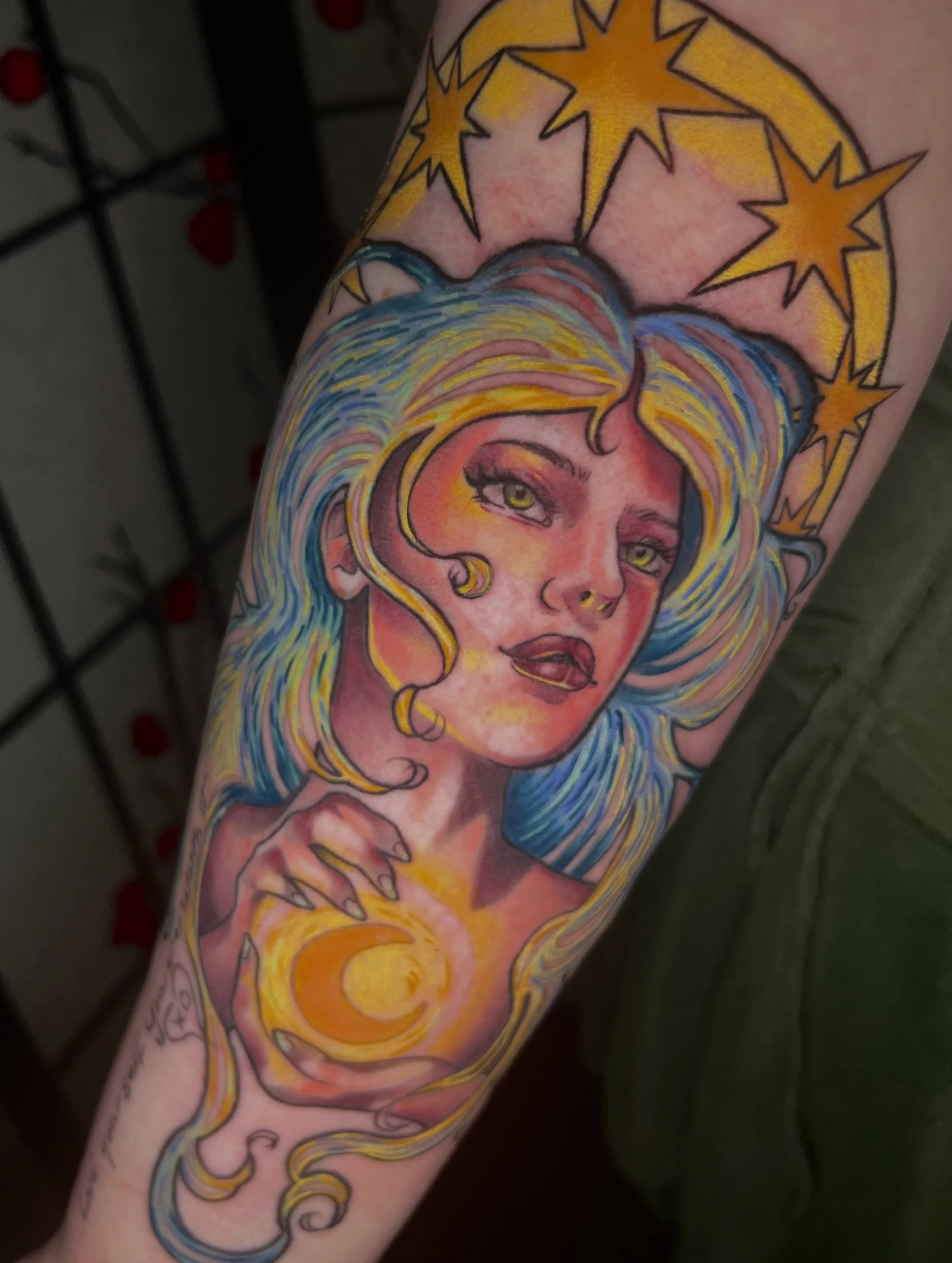 🌟Starry Night Nouveau🌟
Thanks a ton to Sam for letting me have so much fun with this piece! I would ADORE to do more lady faces and nouveau projects like this!🫶🏻
-
#neonouveau #nouveautattoo #starrynight