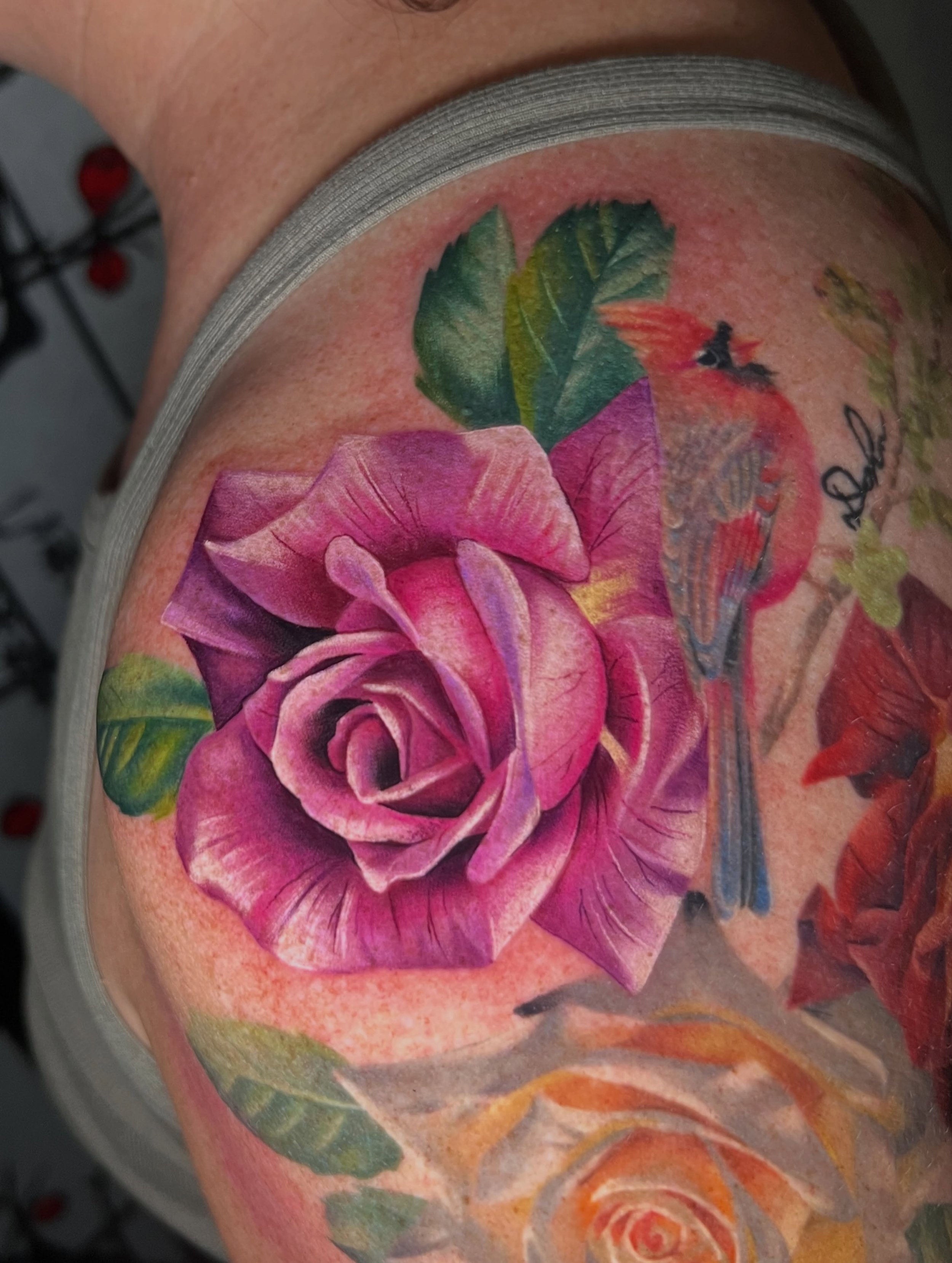 Pink Rose!! Added to Nicole&rsquo;s shoulder bouquet.💐
I&rsquo;m super excited to start work down here arm in the future.
Red &amp; White Roses healed💕
-
Some products used:
@blastedtattoocare @hivecaps @mavericktattoomercantile @tattooarmour_usa @