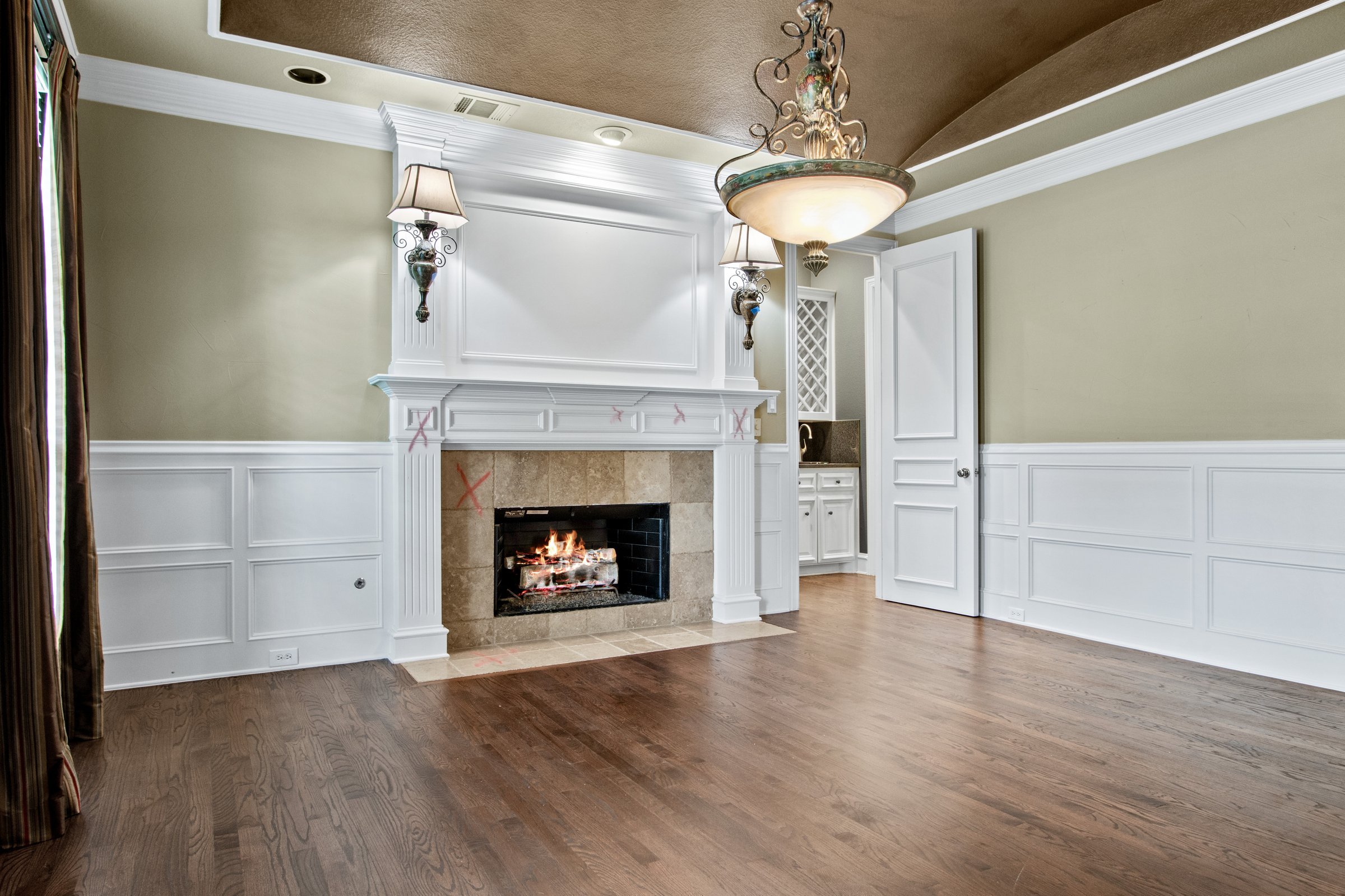 6409-Stonebrook-familyroom-before-jessica-koltun-selling-dallas-broker-designer-netflix-hgtv.jpg