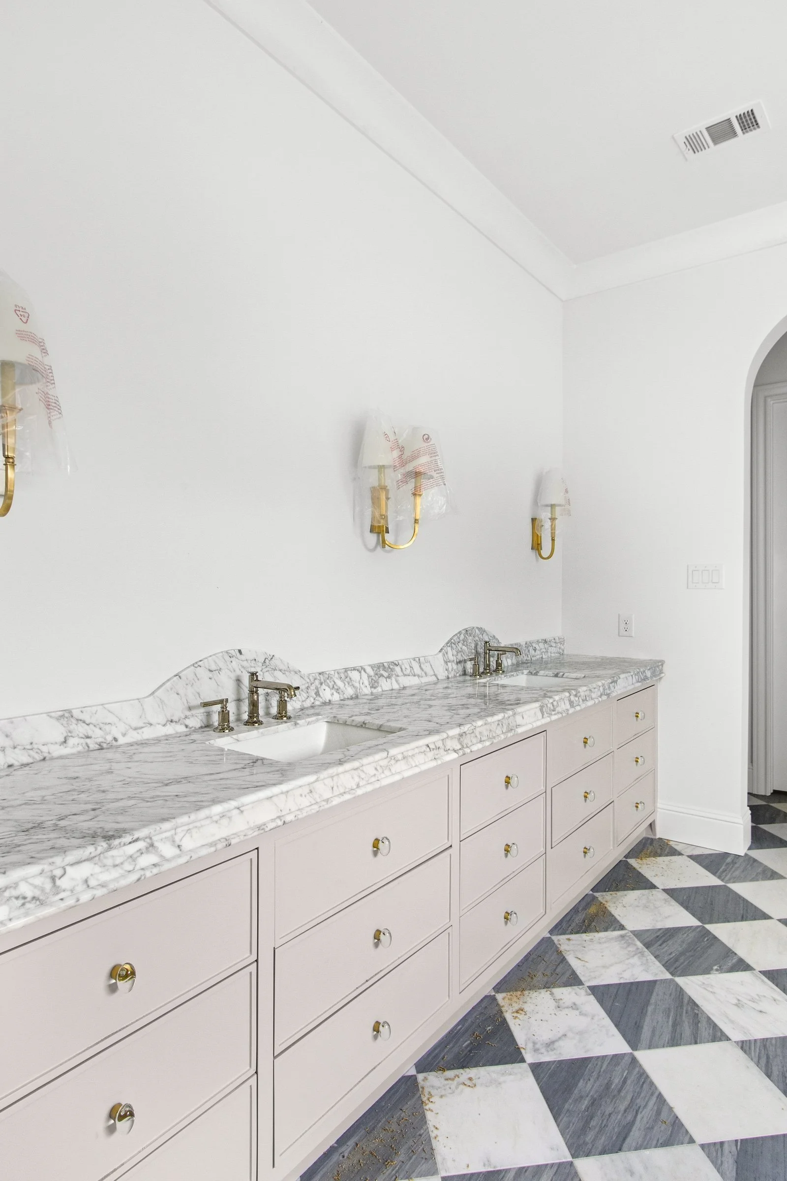 3934-clover-web-jessica-koltun-broker-realtor-interior-designer-selling-dallas-netflix-hgtv2026-06-26 at 4.28.00 PM 9.jpg