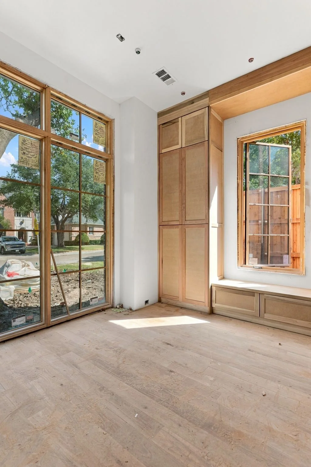 6716-Aberdeen-web-design-jessica-koltun-selling-dallas-broker-designer-netflix4.jpg