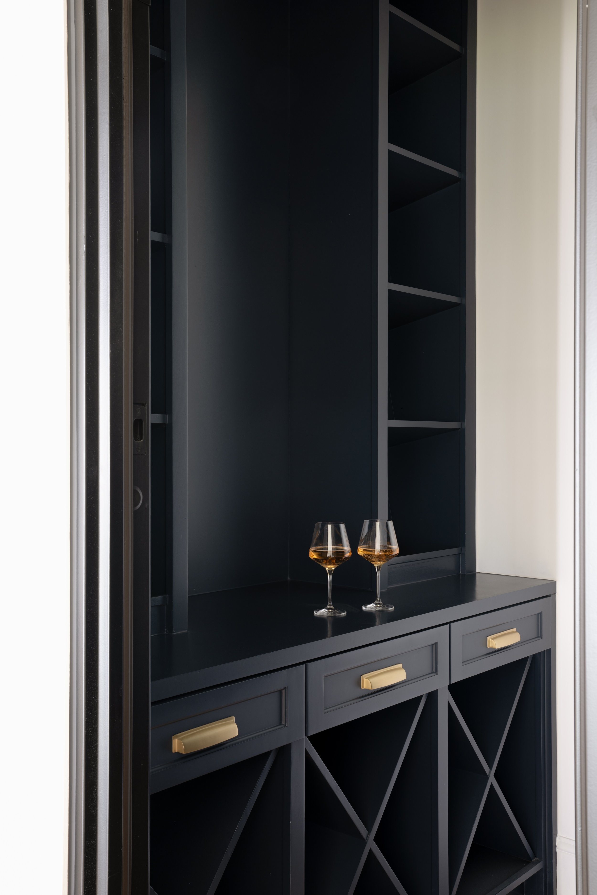 4017-lomita-web-costa-christ-design-jessica-koltun-selling-dallas-broker-designer-netflix20.jpg