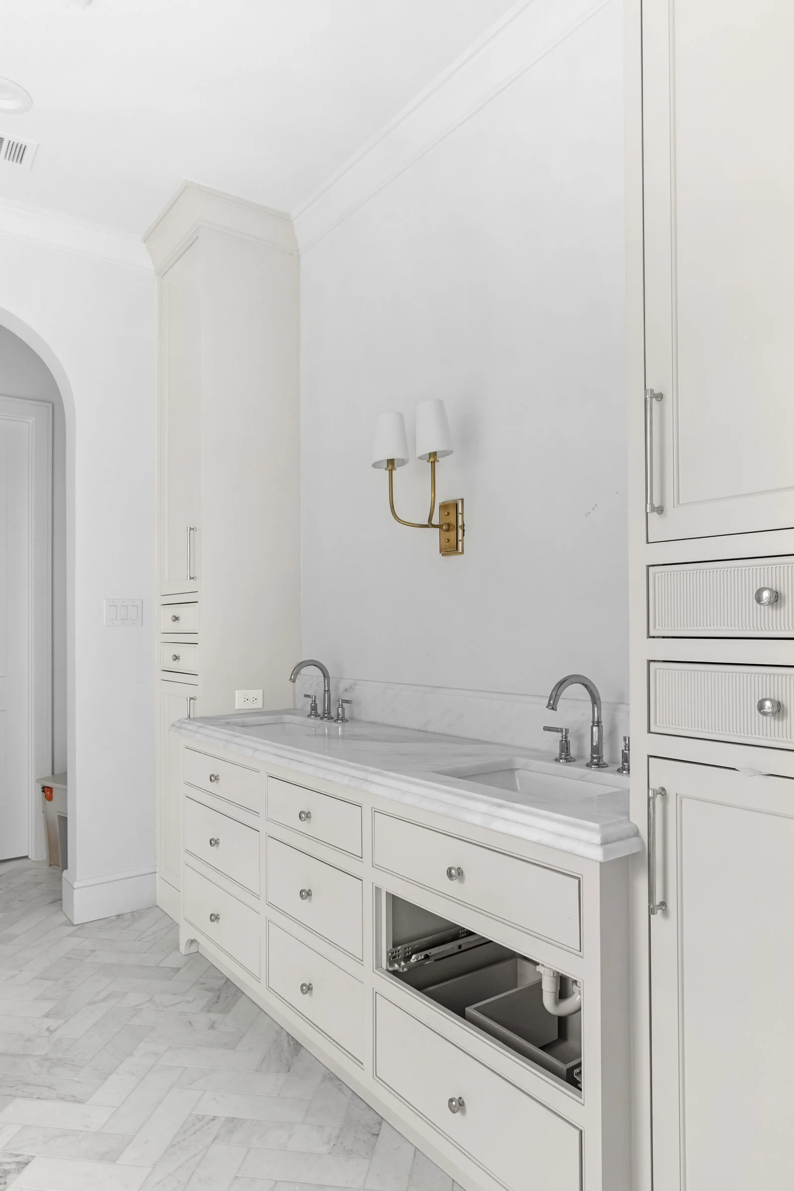 4150-LIVELY-PUNCH-design-jessica-koltun-selling-dallas-broker-designer-netflix8.jpg