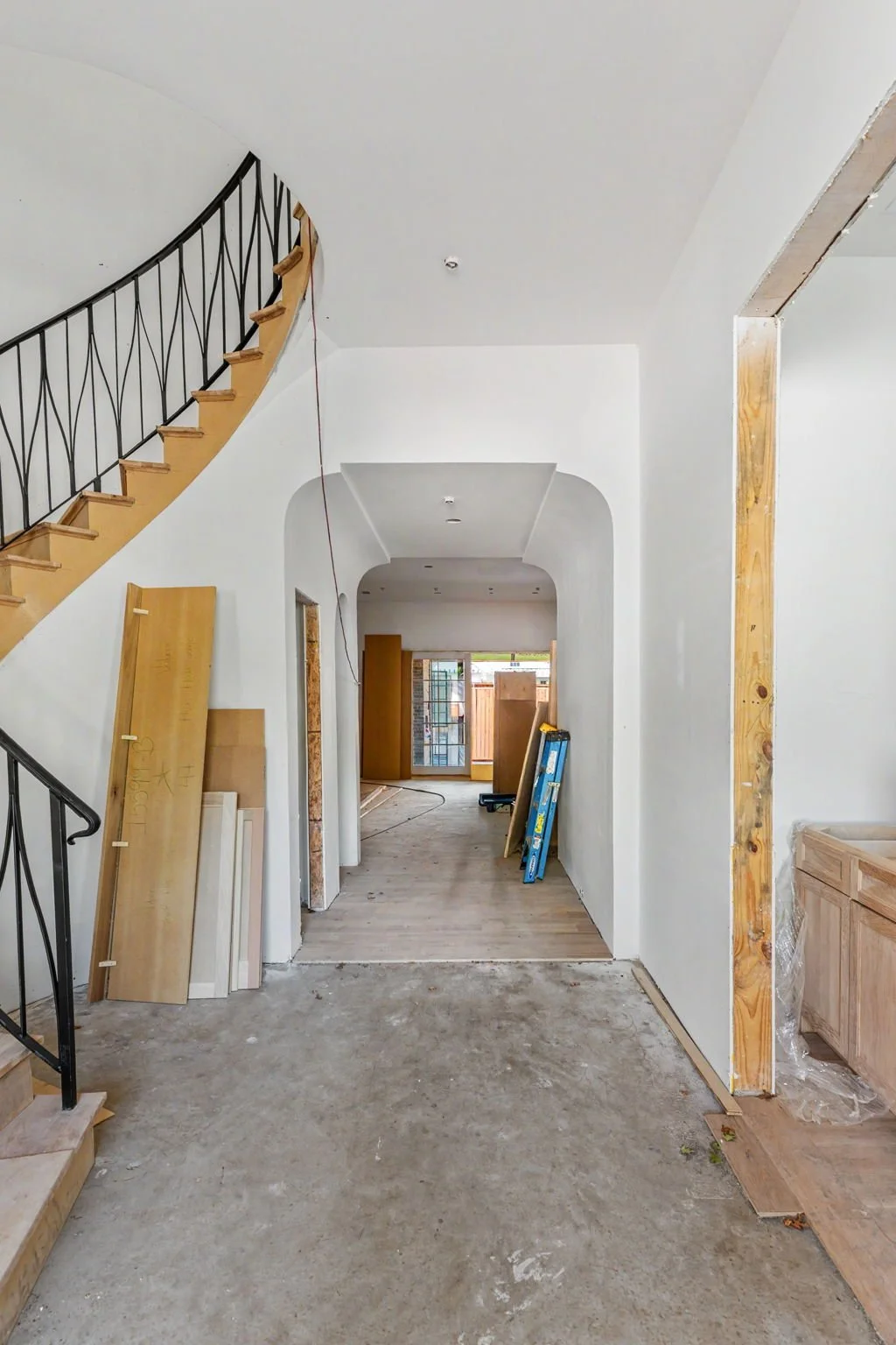 6716-aberdeen-web-jessica-koltun-broker-realtor-interior-designer-selling-dallas-netflix-hgtv2026-09-18 at 3.36.59 PM 4.jpg