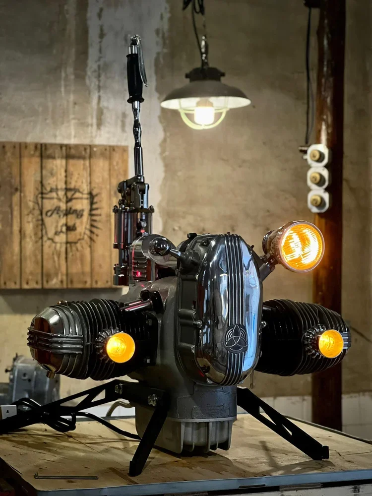crux-boxer-motorcycle-espressomachine-3.webp