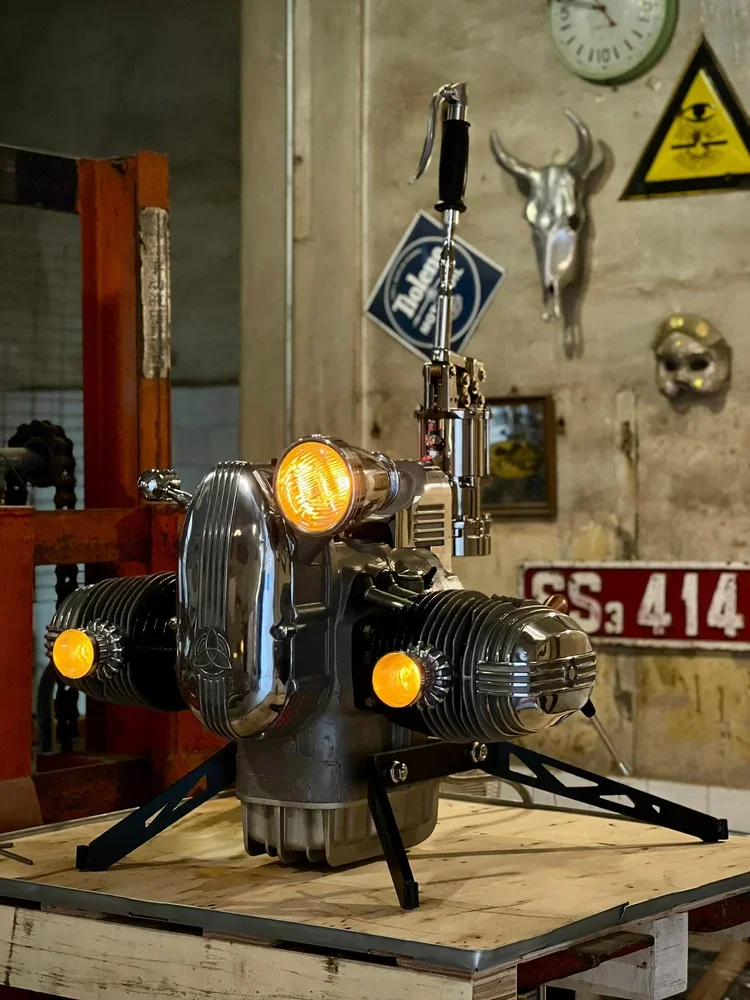 crux-boxer-motorcycle-espressomachine-4.webp