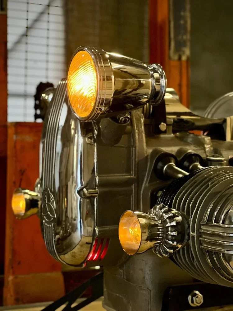 crux-boxer-motorcycle-espressomachine-5.webp