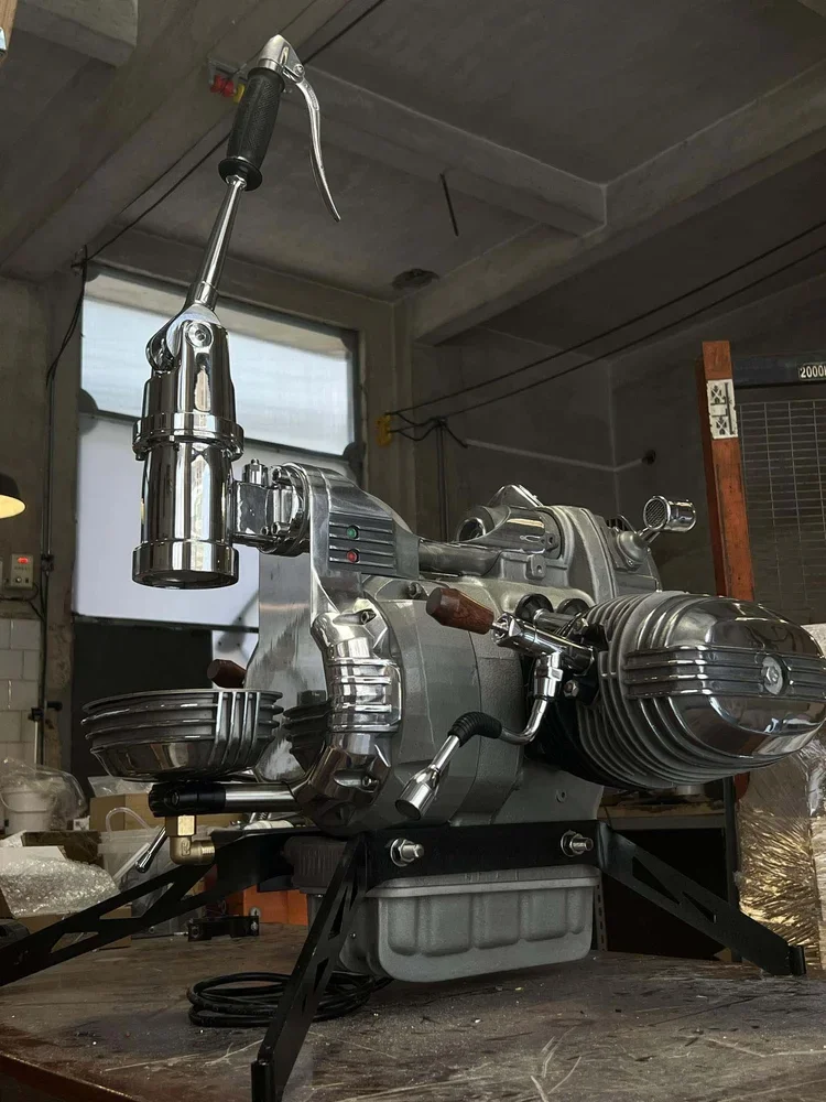 crux-custom-boxermotor-espressomachine-12.webp