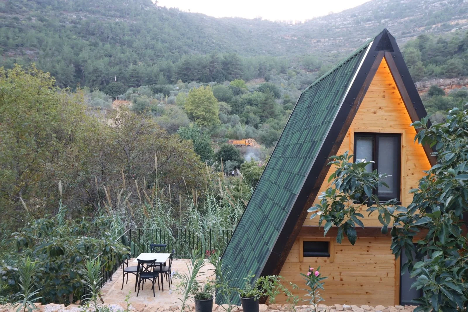 View of Vacation cabin stay - Chalet and bungalows — Riverside - Vacation getaway