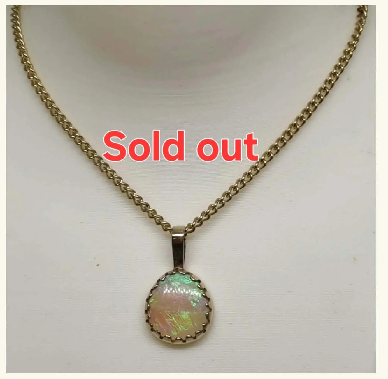 Pendant Australian Solid Opal 9K Yellow Gold (Opal Size: 12mm x 10mm, 1.2cm x 1.0cm) Total Weight: 0.87 grams