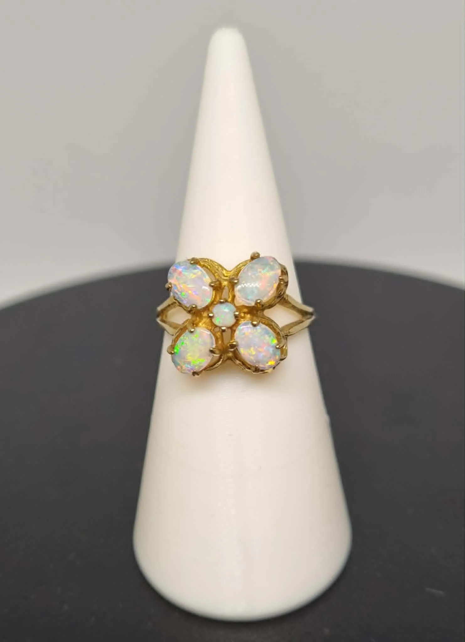 Ring Australian Solid Opal 9 ct Yellow Gold (7 mm x 4 mm)  Total Weight: 2.36 grams, Ring Size: 17 mm,  N,  7
