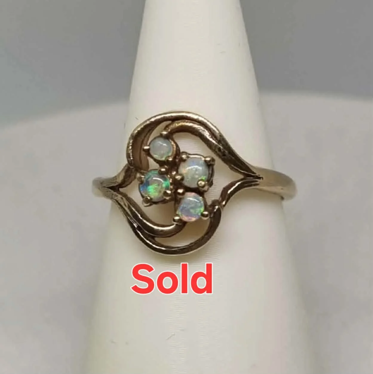 Ring Australian Solid Opal 9K Yellow Gold (Opal Size: 4 Round Opal Stones, Size: 5mm, 0.5cm) Total Weight: 2.90 grams Ring Size: 18.1mm, P-8