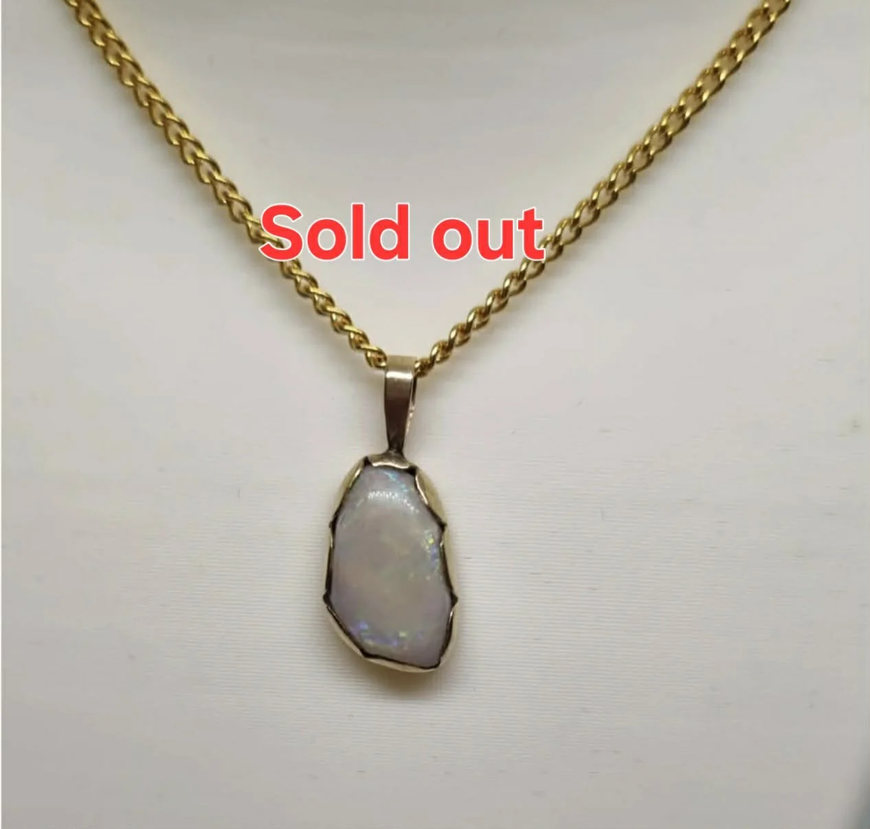 Pendant Australian Solid Opal, 9 ct Yellow Gold ( Opal Size: 13 mm x 10 mm, 1.3 cm x 1.0 cm ) Total Weight: 0.95 gram
