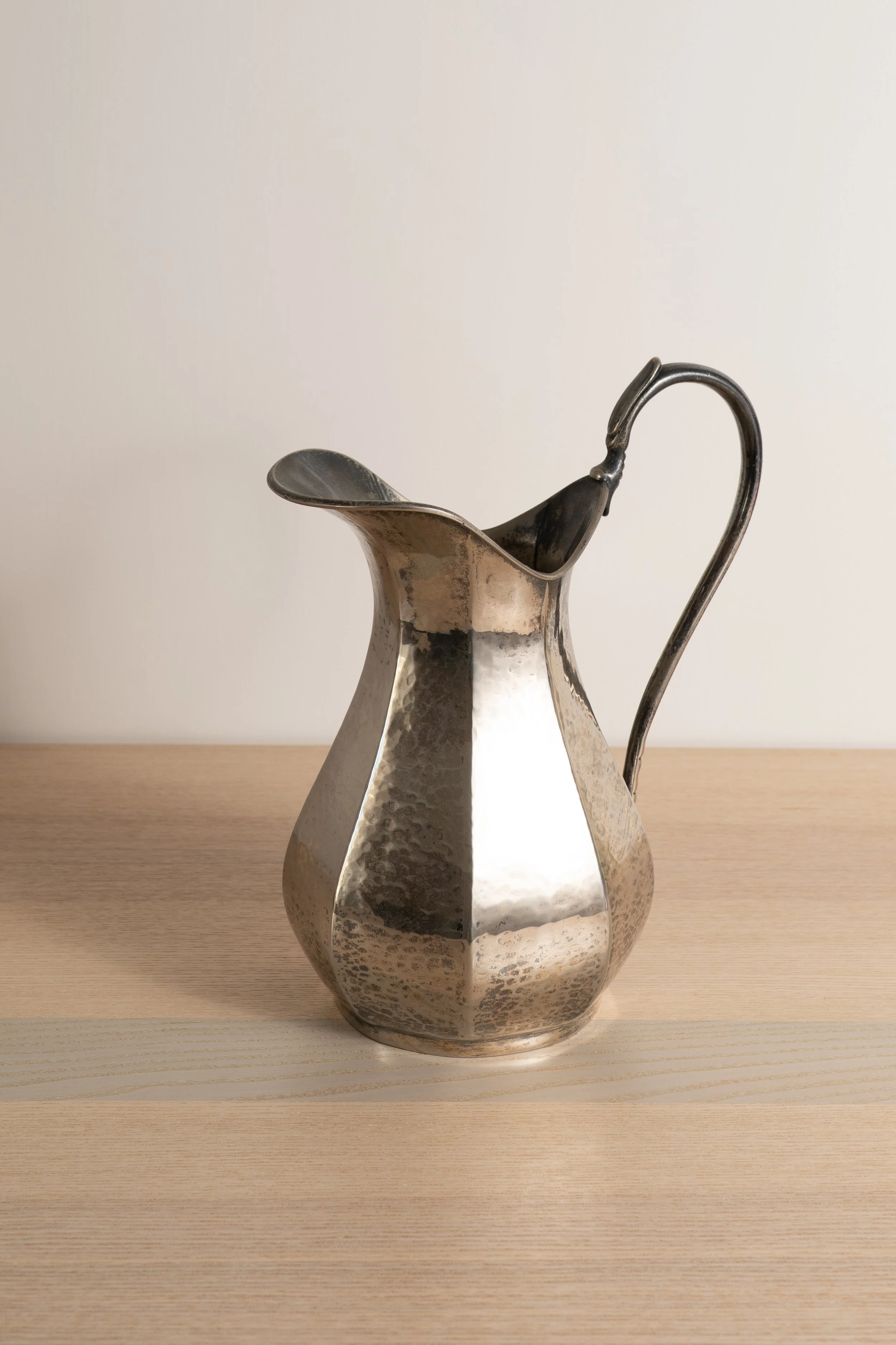 Caraffa vintage in metallo argentato, H: 28 cm