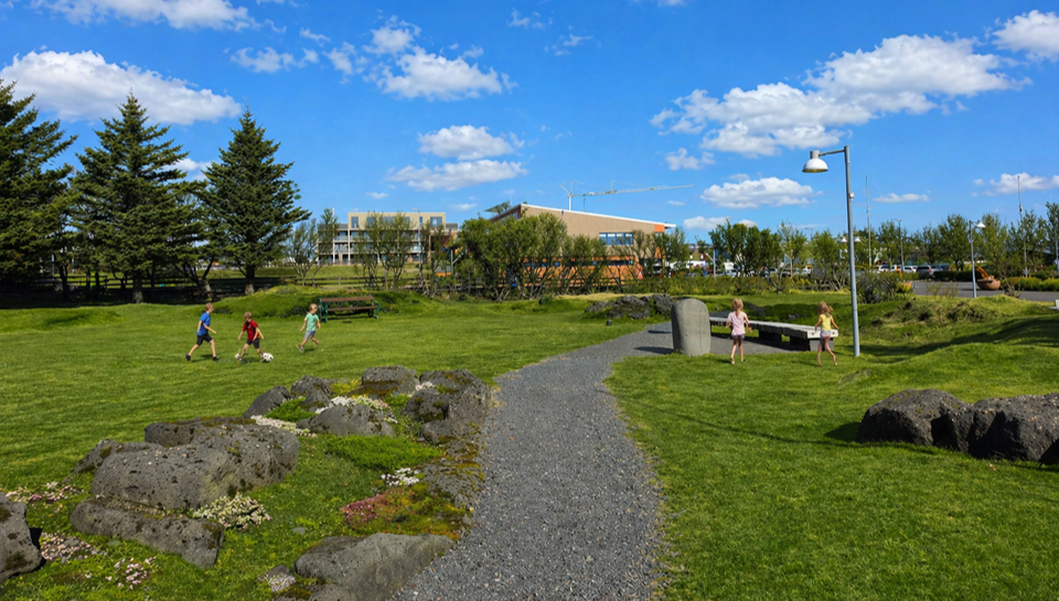 Frá sandi og rofabörðum til lifandi umhverfis og líflegs bæjar