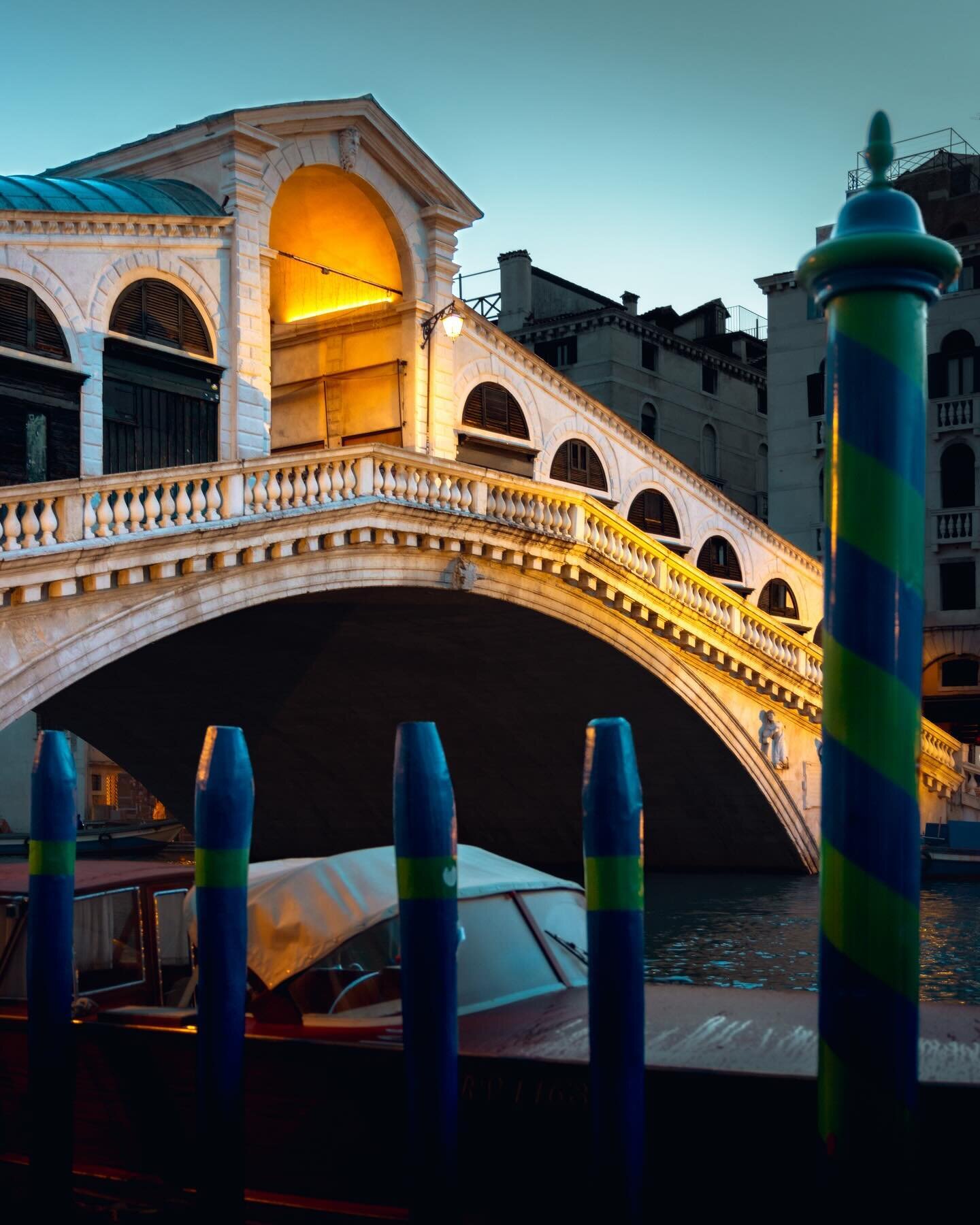 Awakening in Venice! 
Immerse yourself in the enchanting beauty of Venice at dawn.
Let the ethereal light and the timeless charm of the city captivate your senses, as you witness the magical awakening of a Venetian morning. 🌅✨

#lensbible #letsgosom