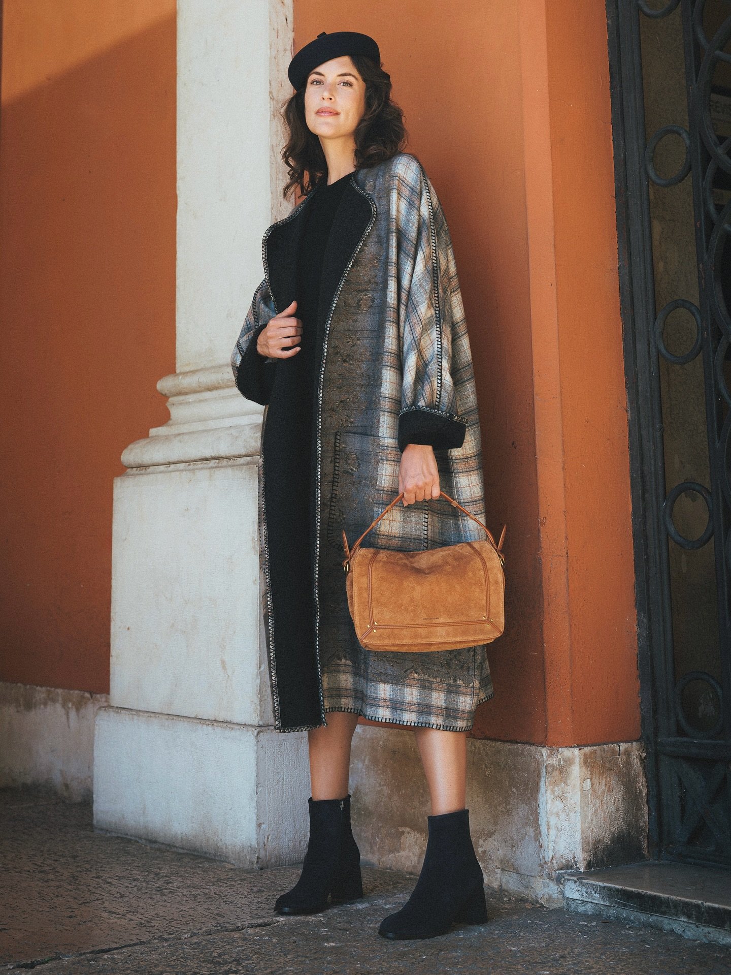 Wear the city.
Back on set with @cappellettoshop, shooting a new shoot in the heart of the city.

Model: @dilettadd 
Photography: @luigi_bonaventura 

#wearthecity #urbanchic #fashioneditorial