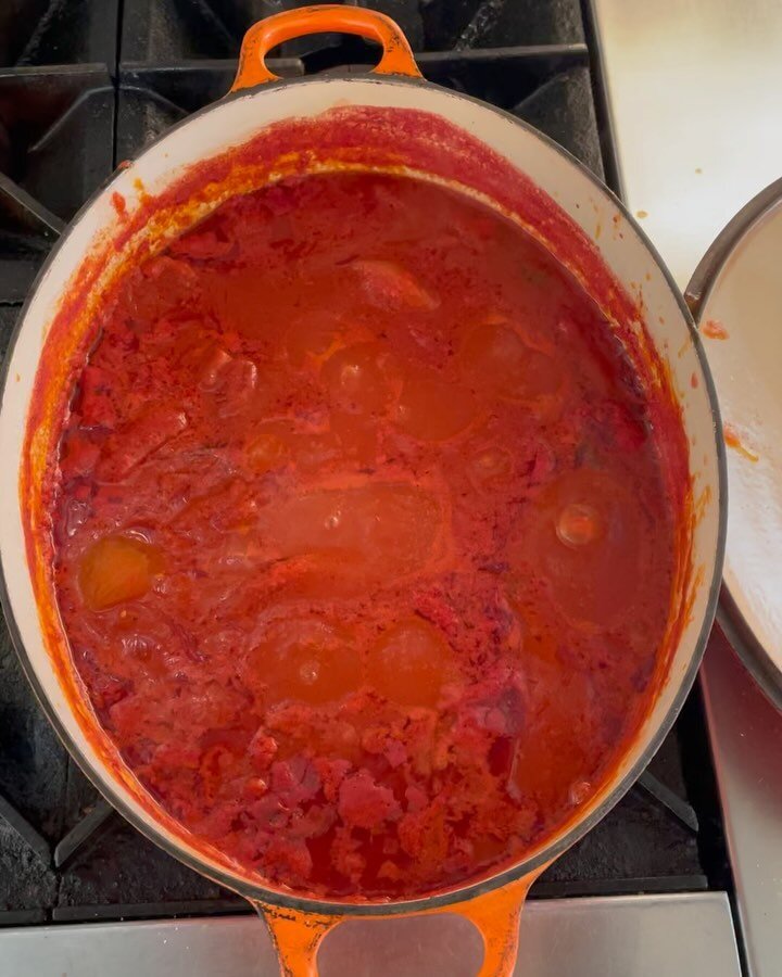 Tomato Sauce simmering away for our Gameday Takeout Lasagne. 🏈

Click the link in our bio for more details and to place your order!