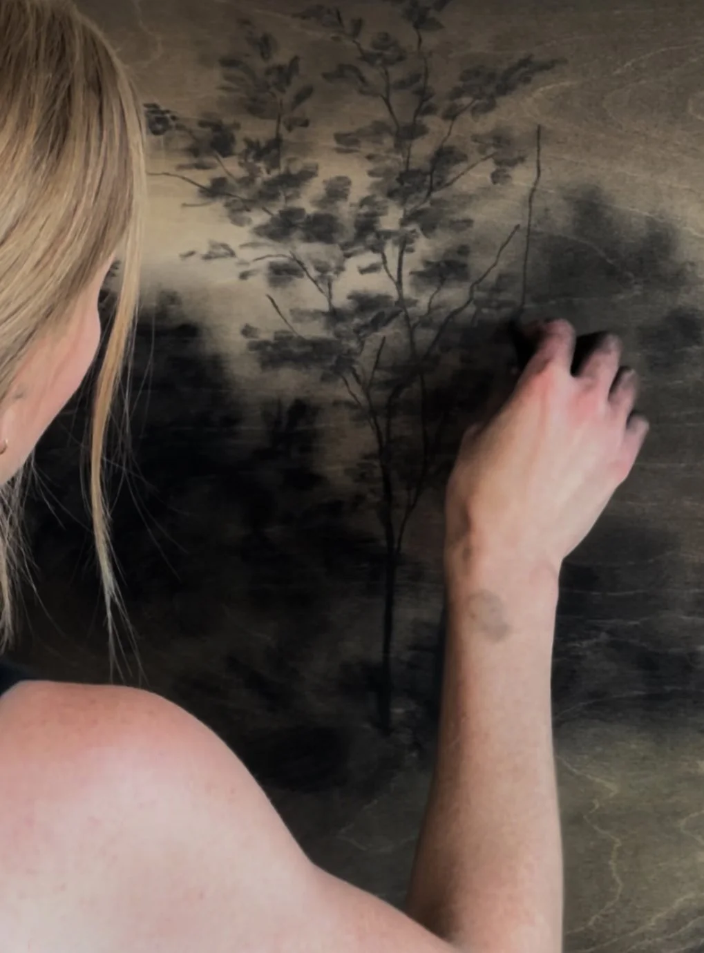 LinseyGray_CharcoalOnWoodArtist-30x48Commission-ProcessR.jpg