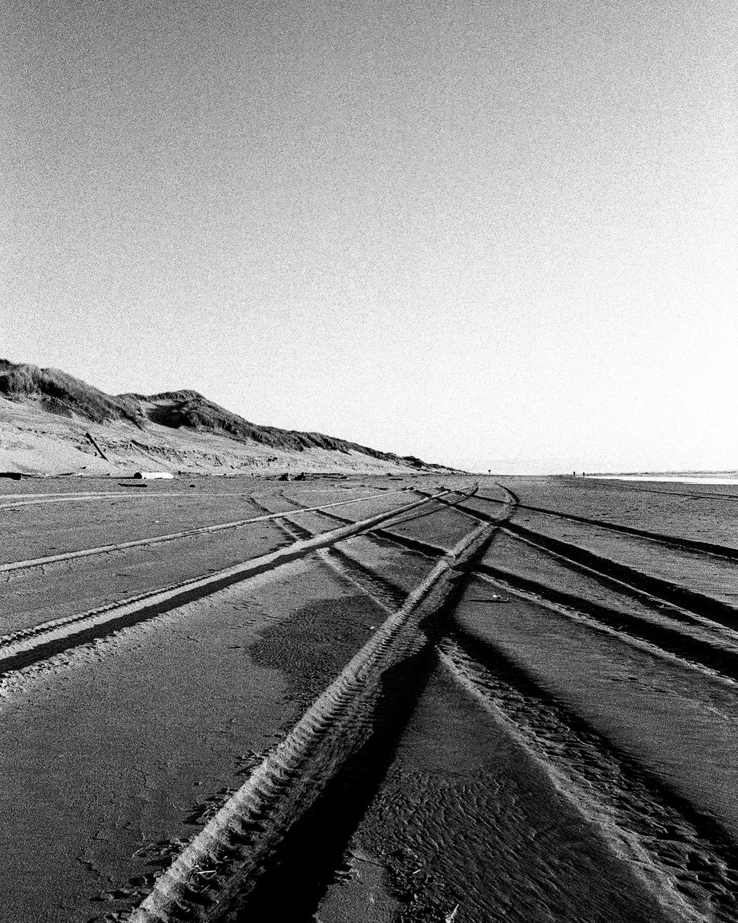 Florance, Oregon 2022

#florence #beach #filmphotography #film #b&amp;Wfilm #photography #oregon #oregoncoast #analogphotography #film
#roadtrip #winter #tiremarks #nikon #nikonphotography_ #nikonf5 #nastalgic #throwback #grain #footprints