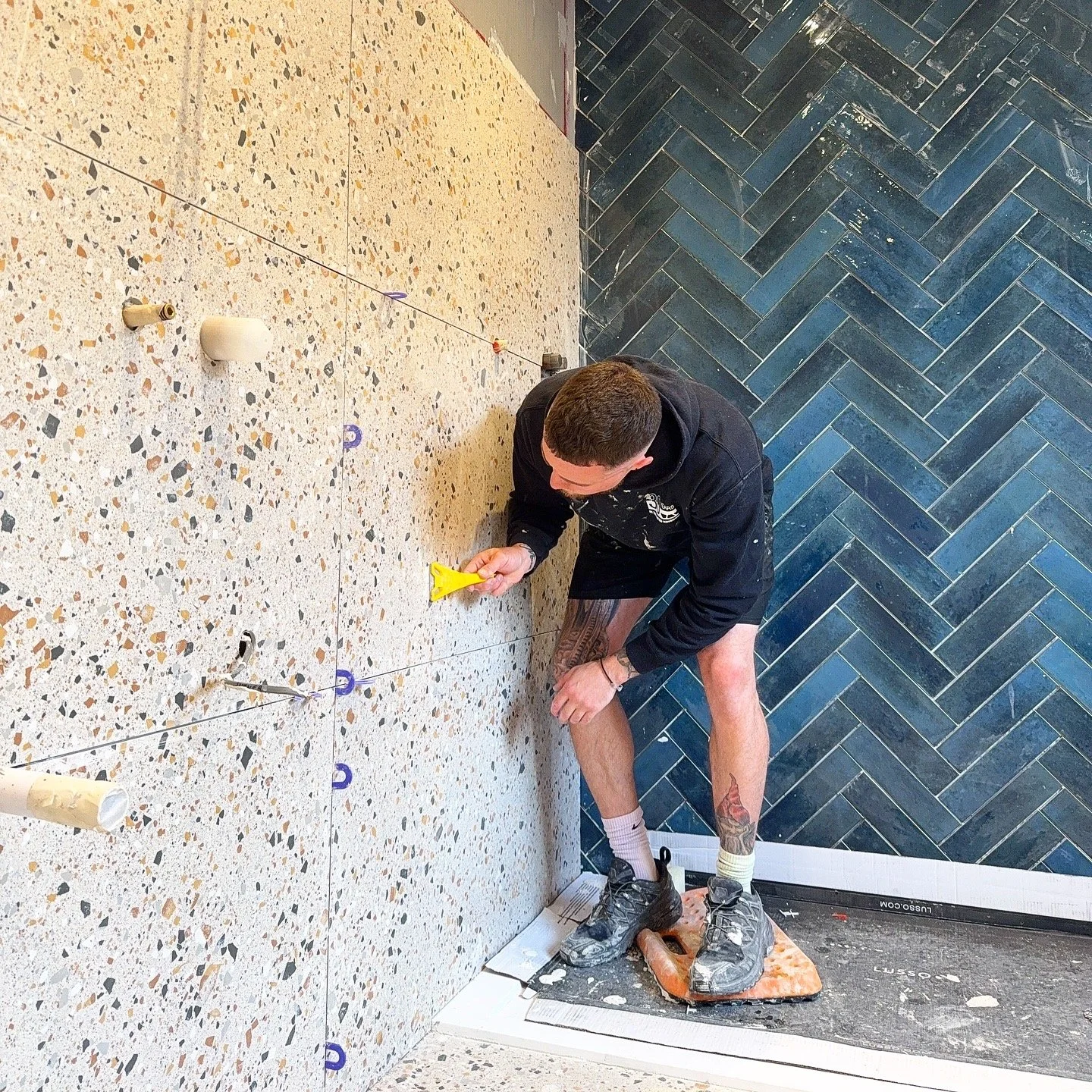 Me mid bathroom tiling