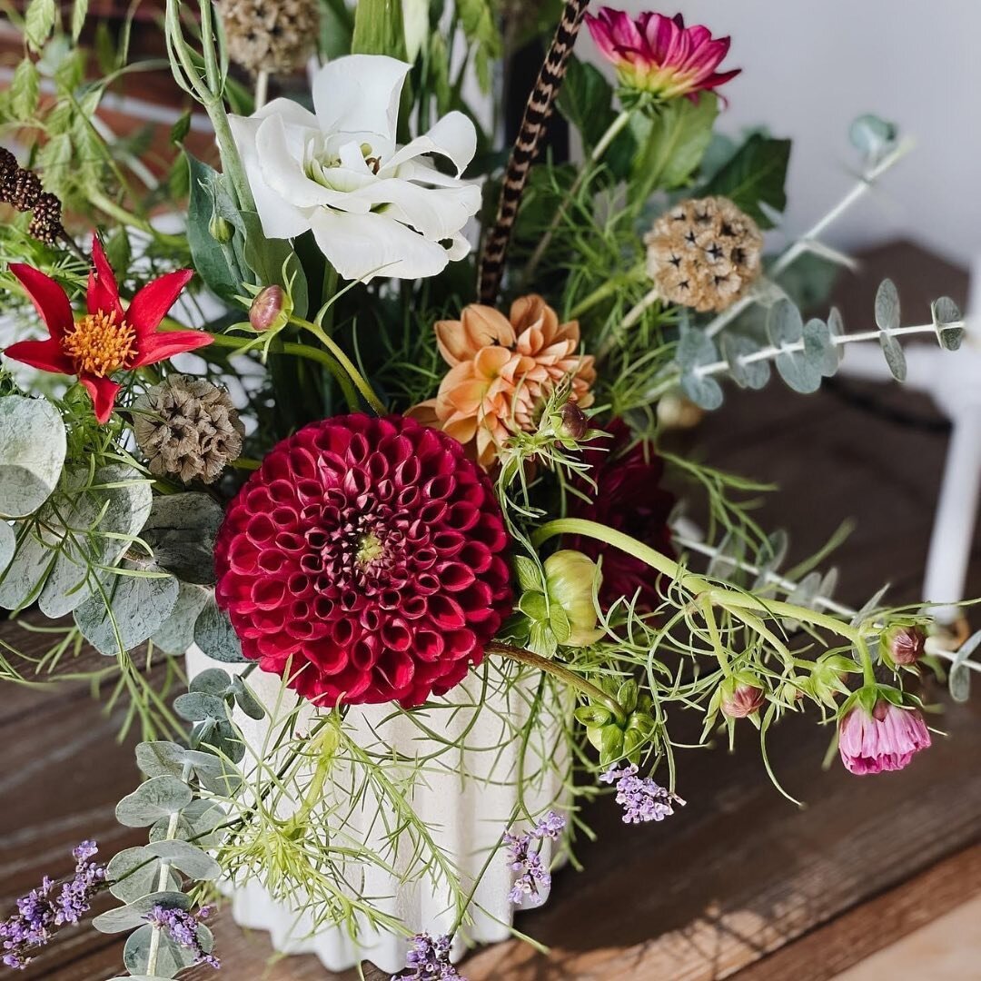 Did you remember to order Jodi Blooms for Administrative Professional&rsquo;s Day? 
Jodi Blooms adds such creativity to her designs- all while using local blooms.  Reach out for any special occasion
