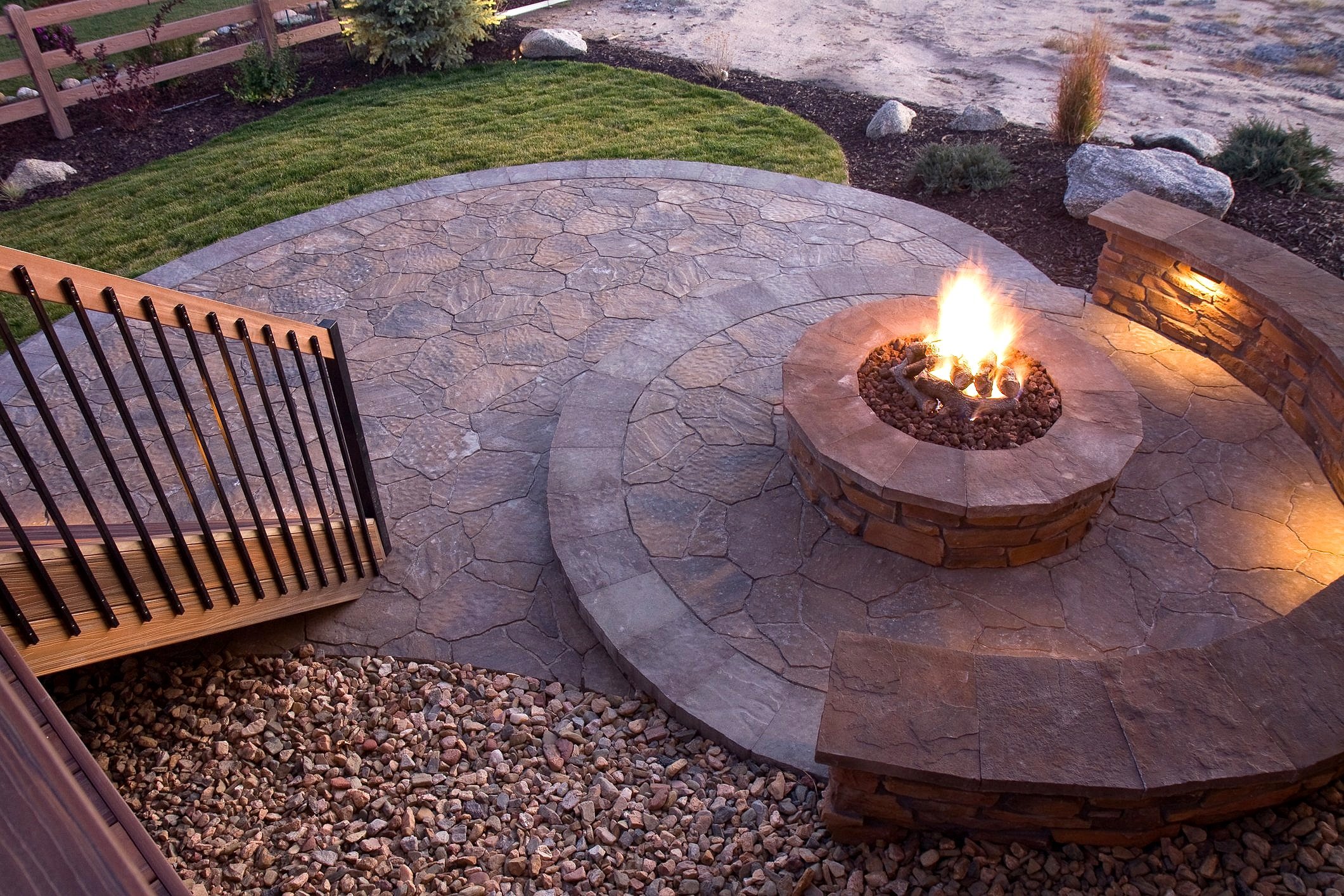 Outdoor Firepits & Fireplaces