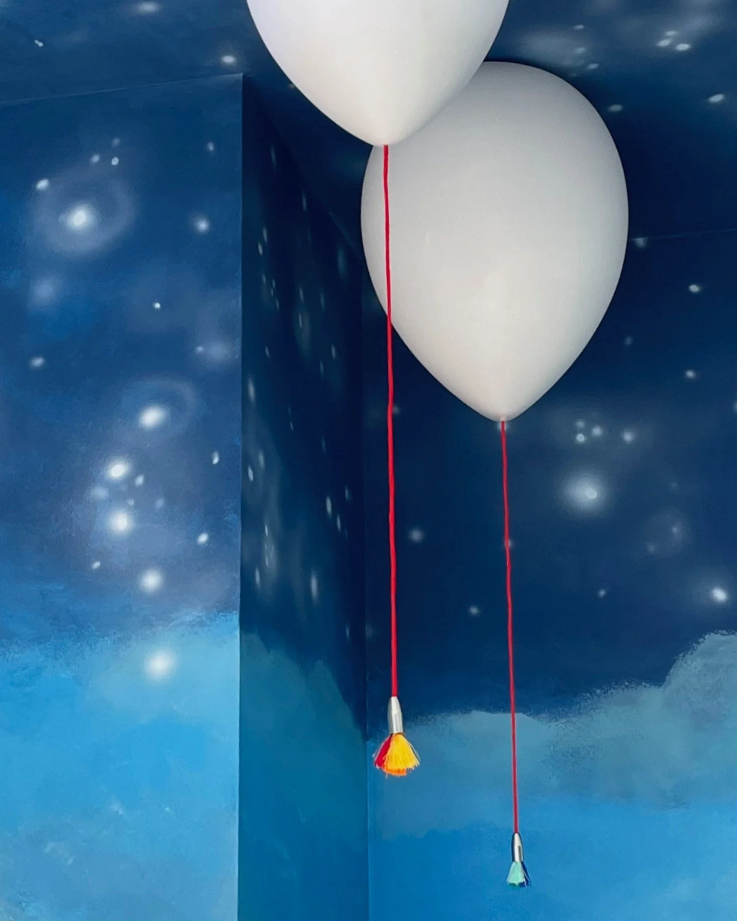 Lovely Day balloon ceiling detail