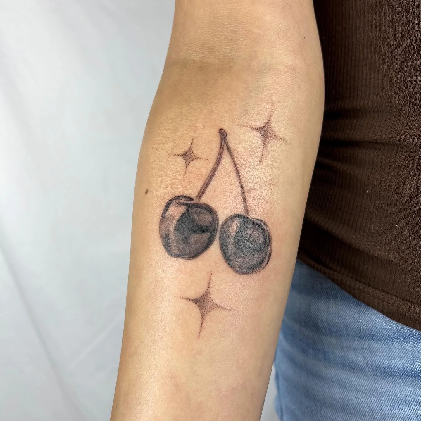 pairs of cherries 🍒 from my flash for wendy and erika. thank you 🖤 😊!

#horseface #horsefacetattoo #keepsaketattoopdx #keepsaketattoo #queertattooer #qttr  #queerpdx #pdx #portland #pdxtattoo #pdxtattooartist #portlandtattoo #portlandtattooartist 