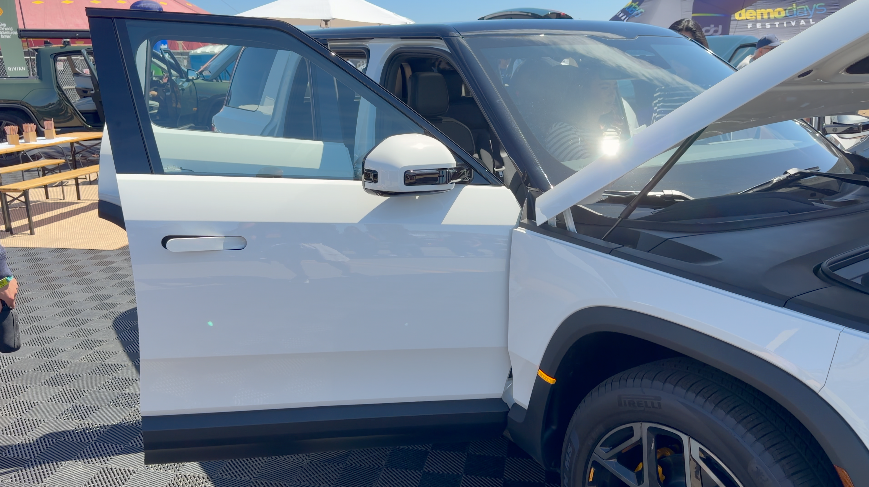 Meet Rivian’s New Midsize SUV