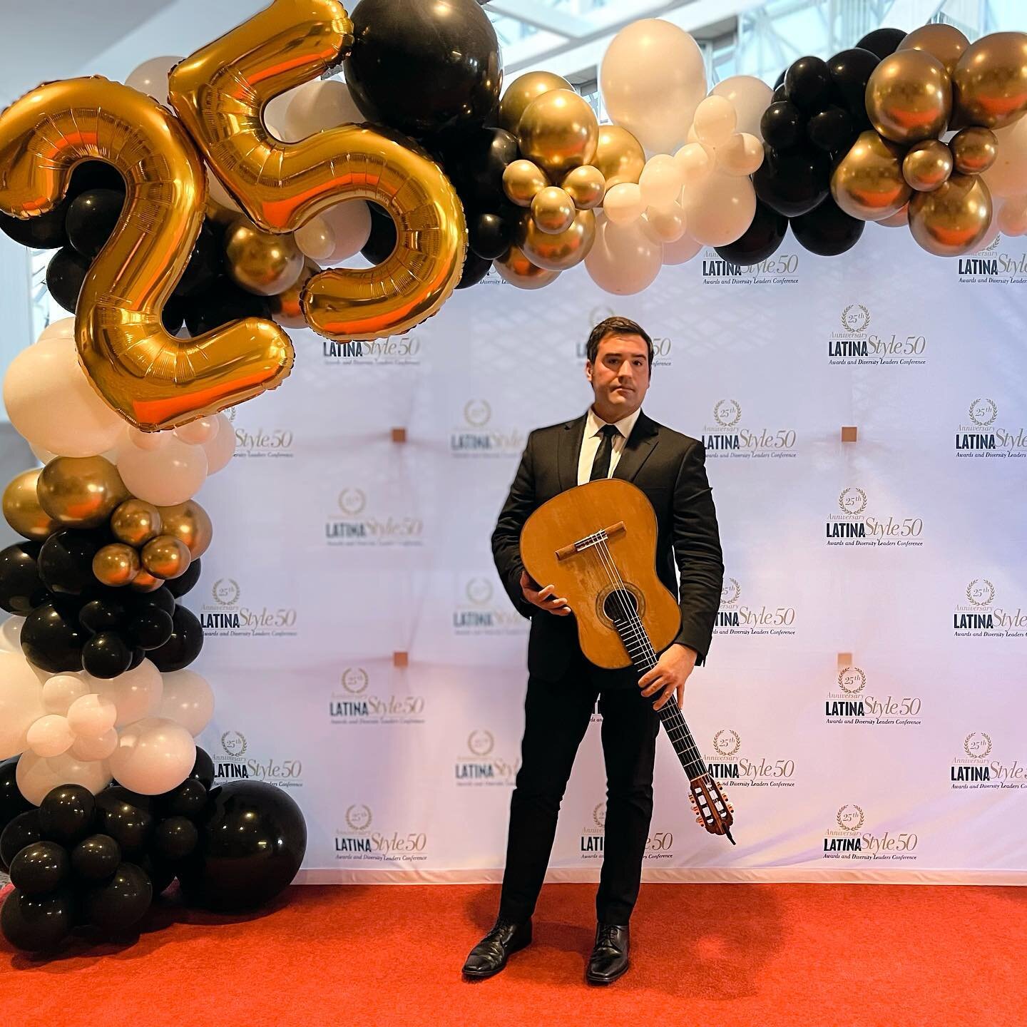 @latinastylemag performing Latin, South American &amp; Spanish music. 

#latin #live #music #guitarist #musician #eventstyling #dc #eventos #guitarist #richbarry 

Thank you @zegnaofficial for the suit