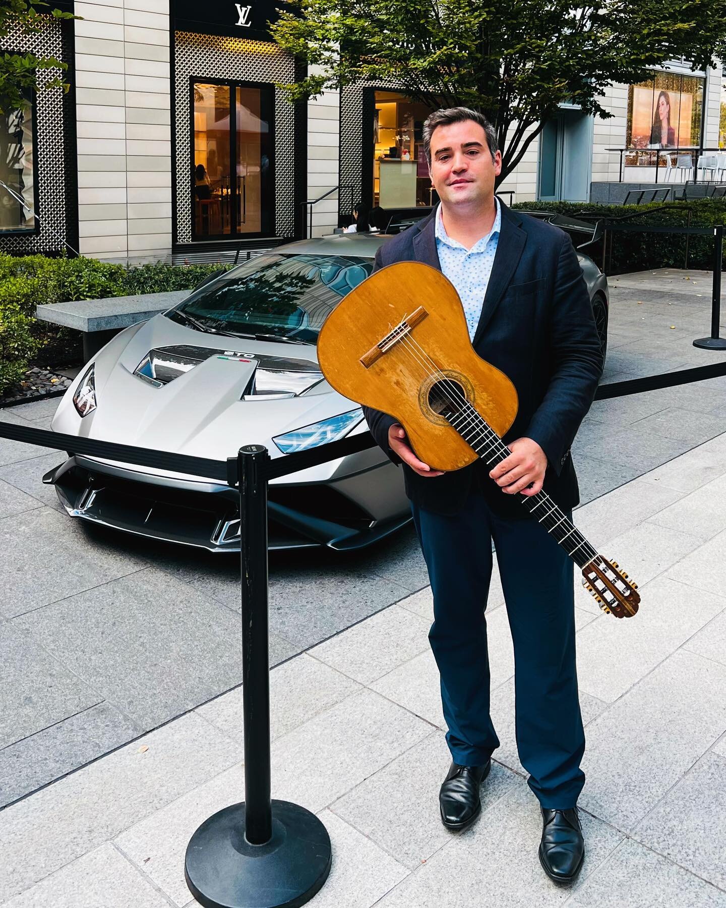 @lamborghiniwashington @citycenterdc playing Paganini, Legnani, Vivaldi, Carcassi and some acoustic. 

#guitar #music #dc #citycenter #luxury #carporn #lamborghini #sportscar #cars