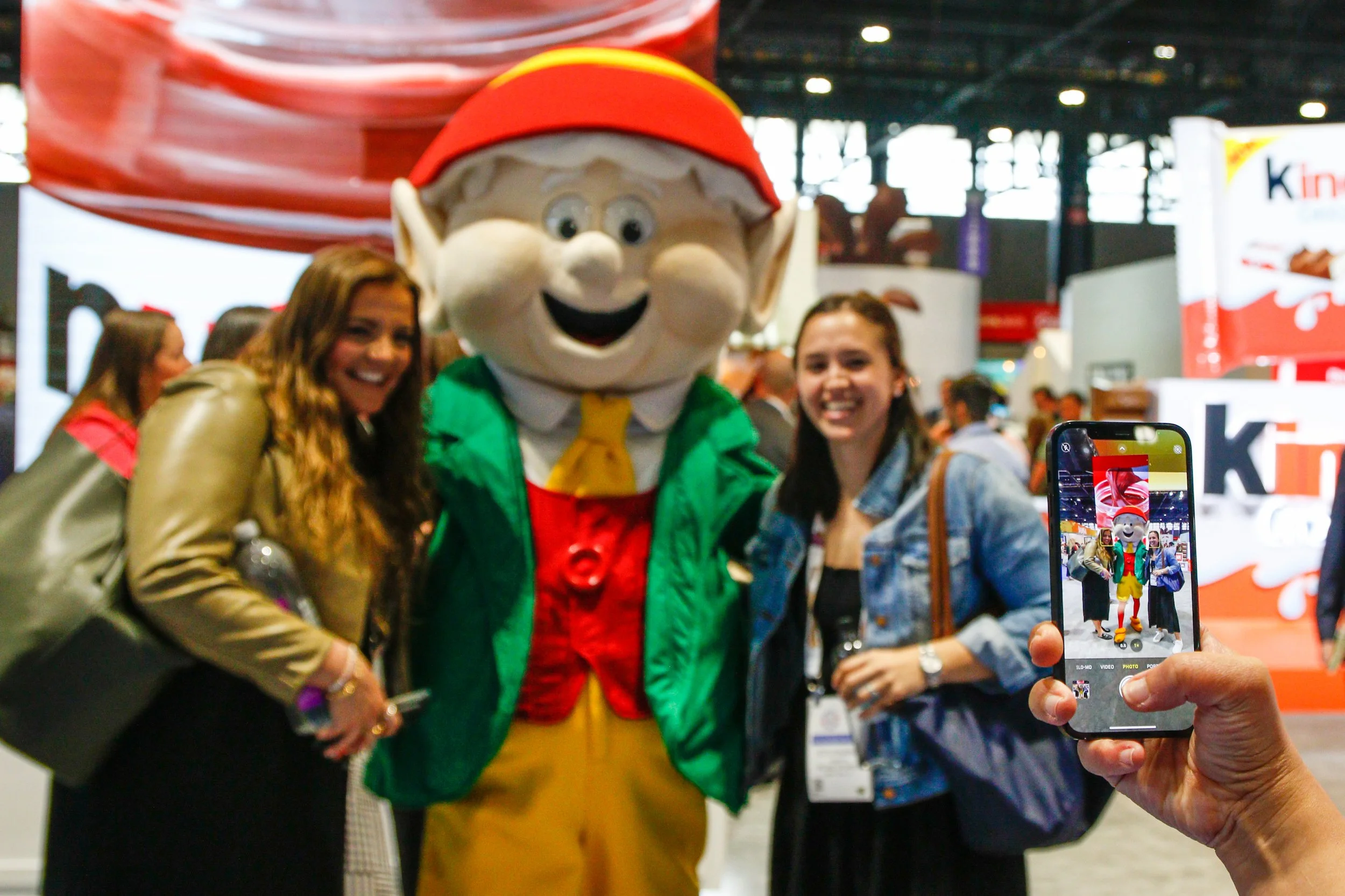 052323 Sweets & Snacks Expo (15).jpg