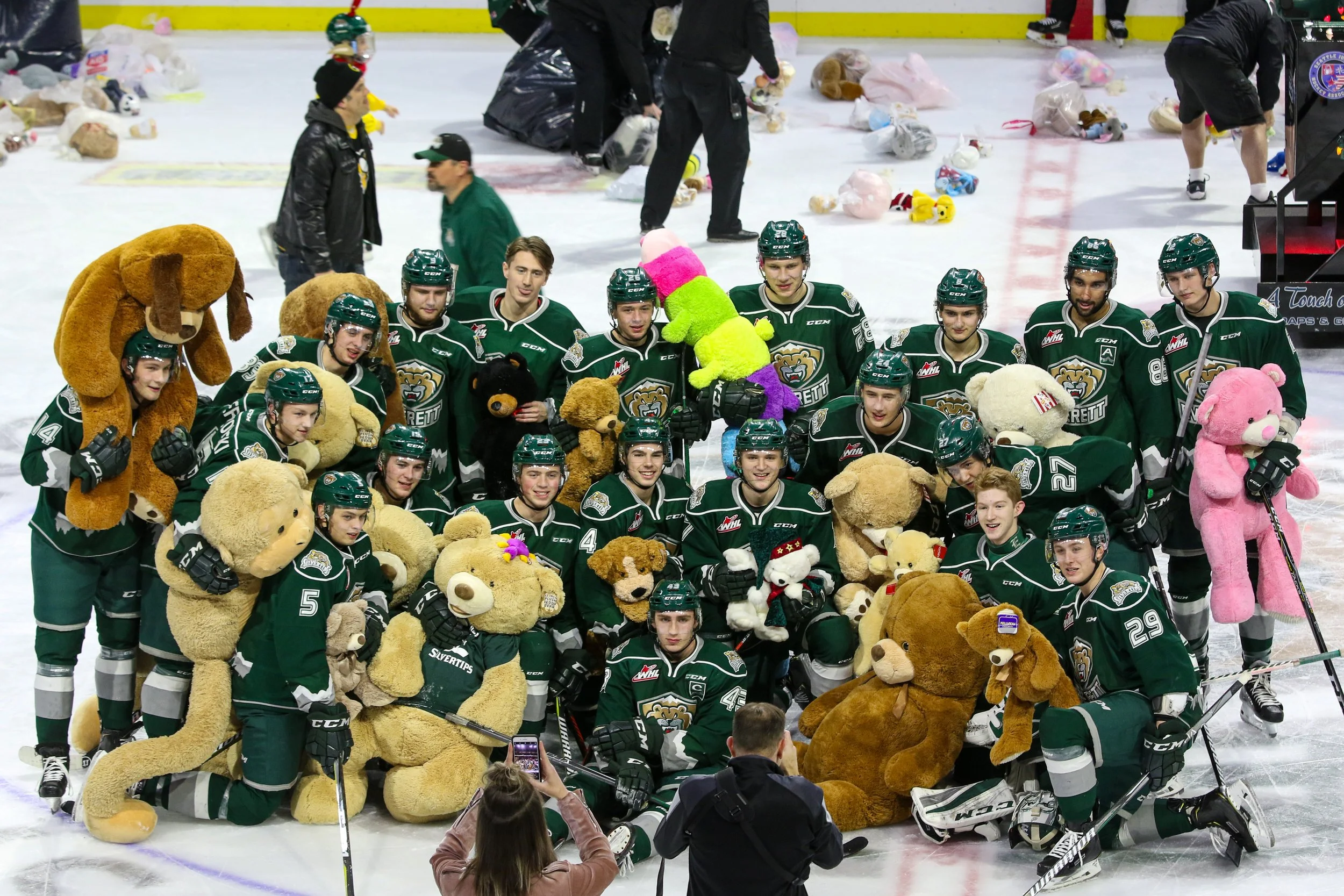 Everett Silvertips vs Seattle Thunderbirds Teddy Bear Toss 170.JPG