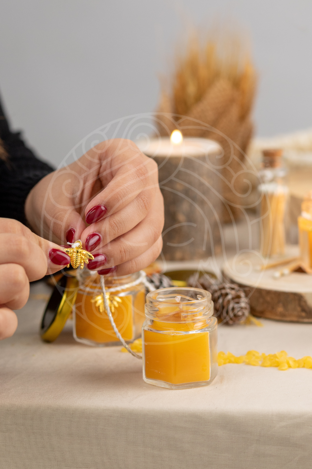 Enciende la Prosperidad: Las Velas de Miel de Medusa Selfcare