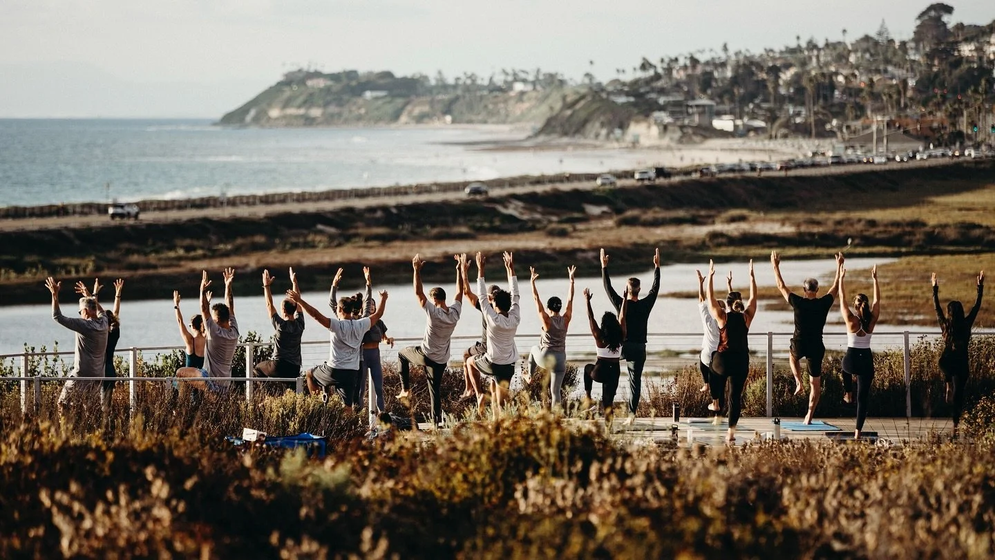 🕯️A huge&nbsp;thank you to the amazing humans who came out last night to flow with us by the sea at sunset 🙏🌅

What a glorious night!🌙 We welcomed in the transition of the seasons, Fall Equinox &hellip;
Flowing with clouds and waves~
In harmony w