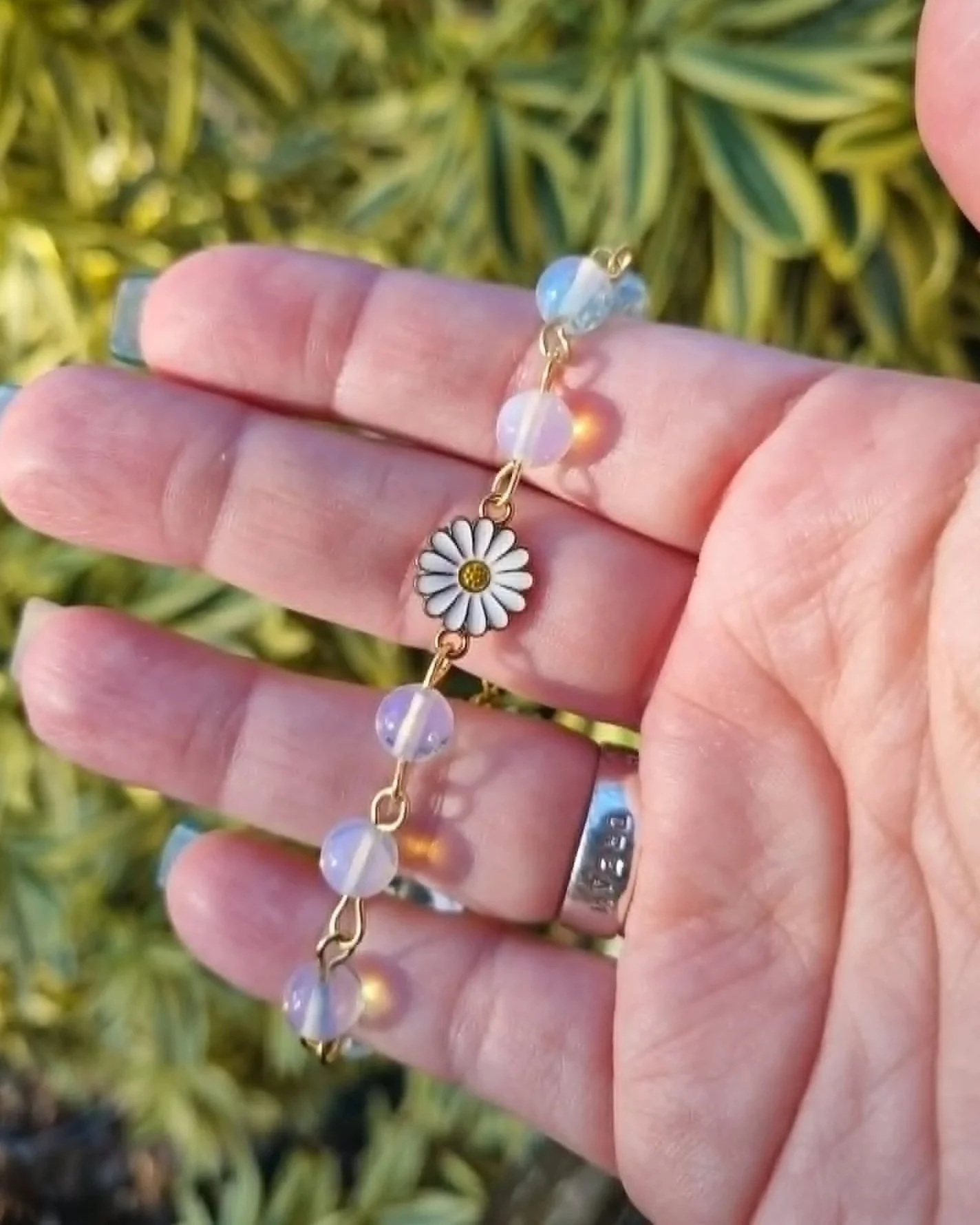 Opalite White Daisy Bracelet - Gold