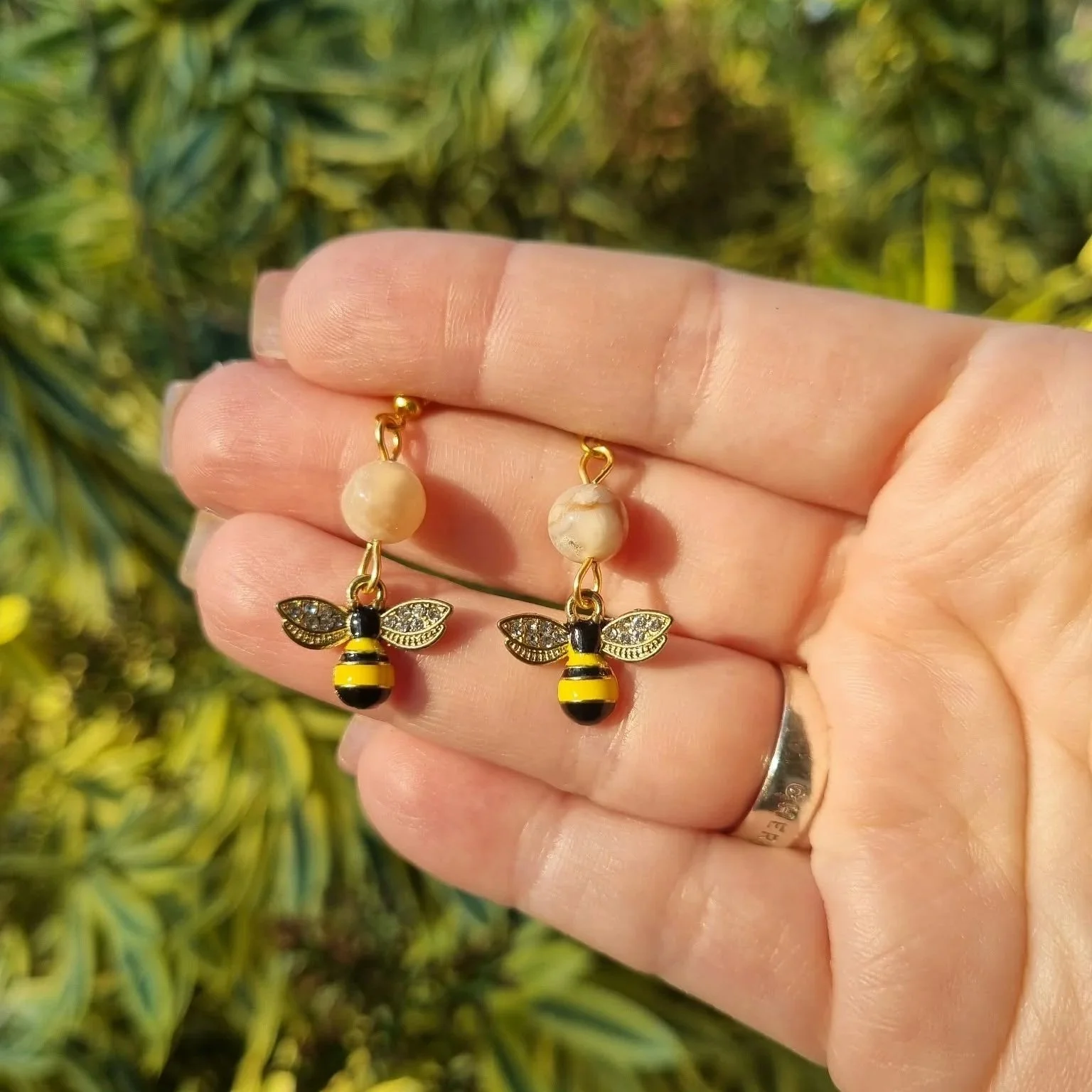 Flower Agate Bee Earrings - Gold