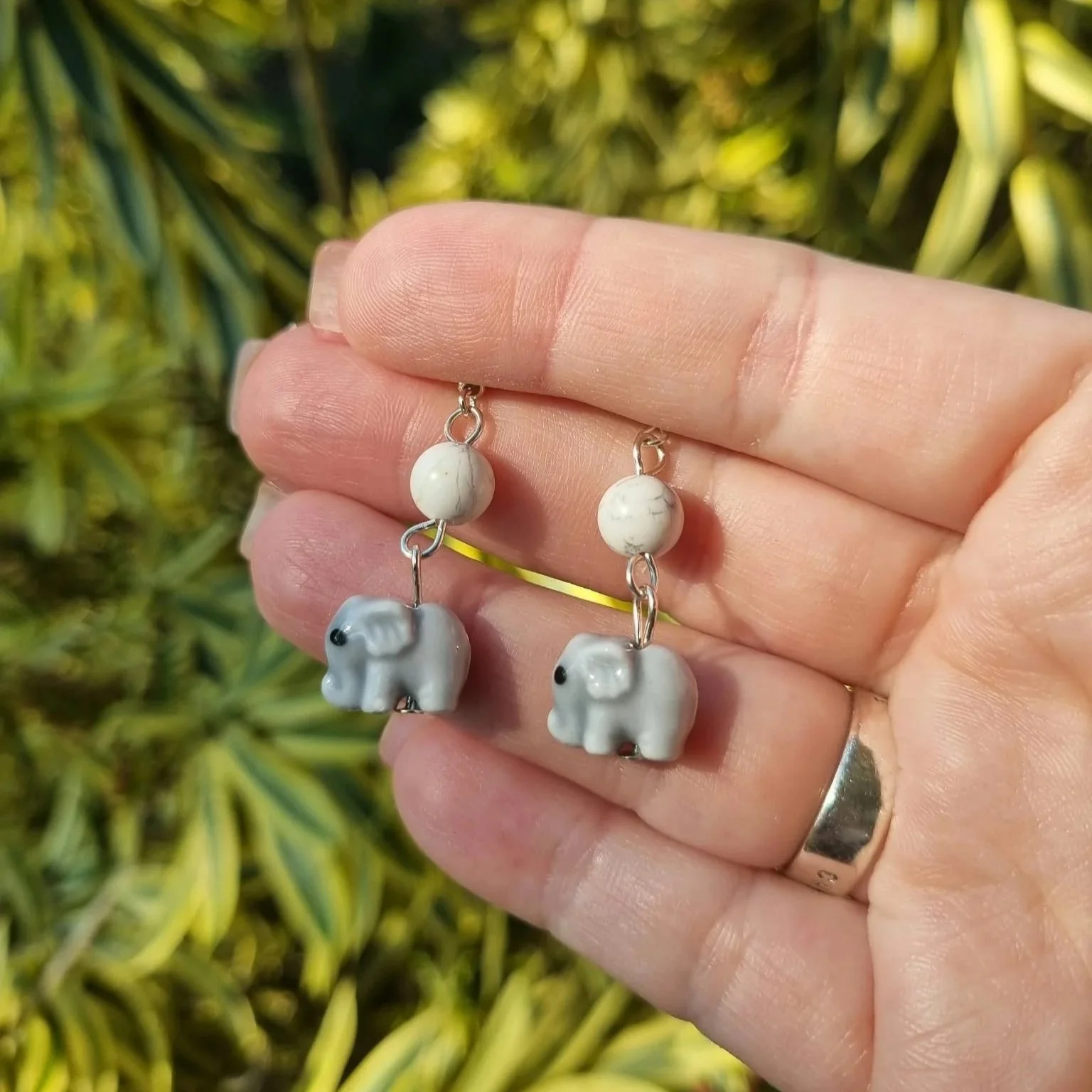 Howlite Elephant Earrings - Silver