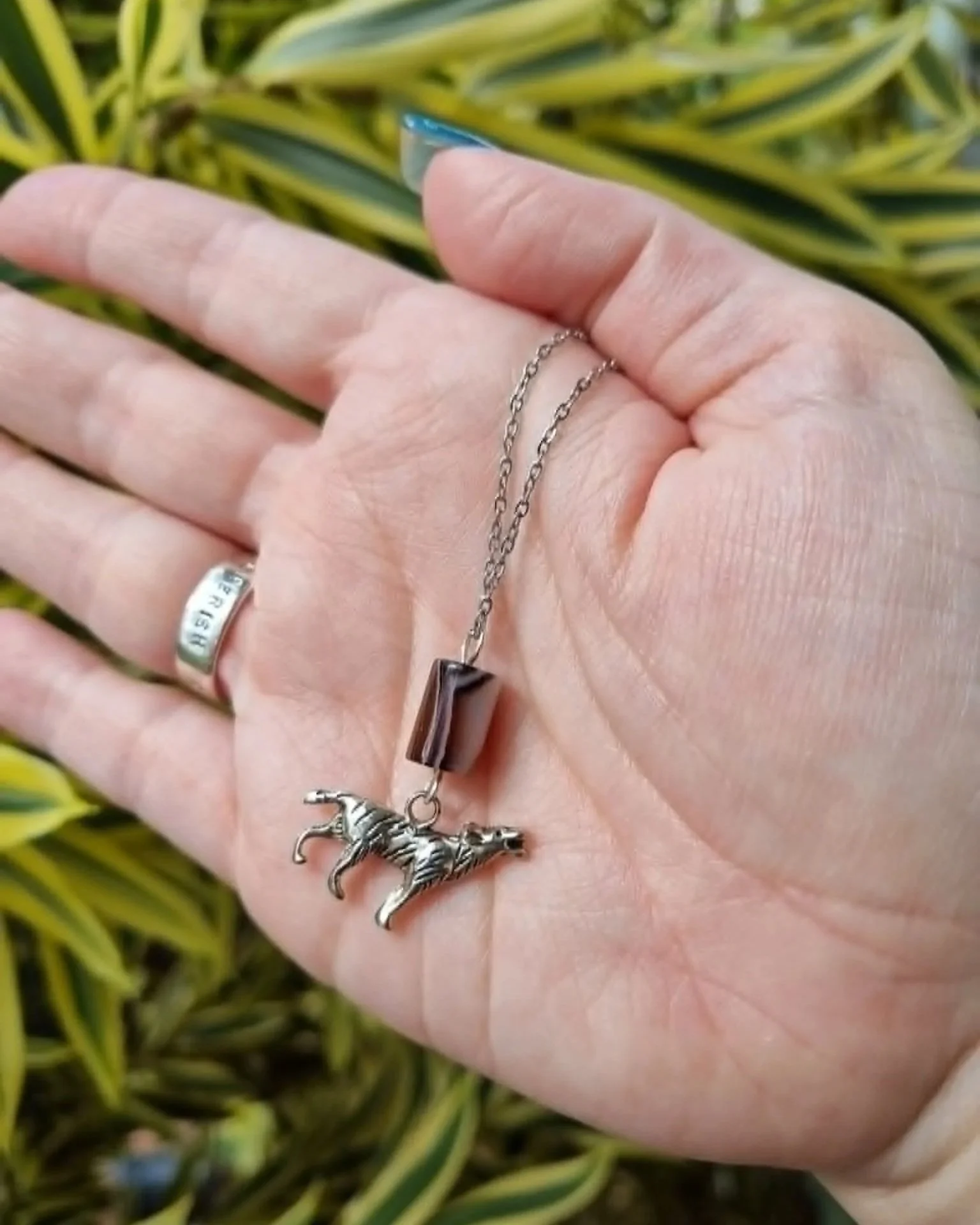 Agate Wolf Pendant - Silver