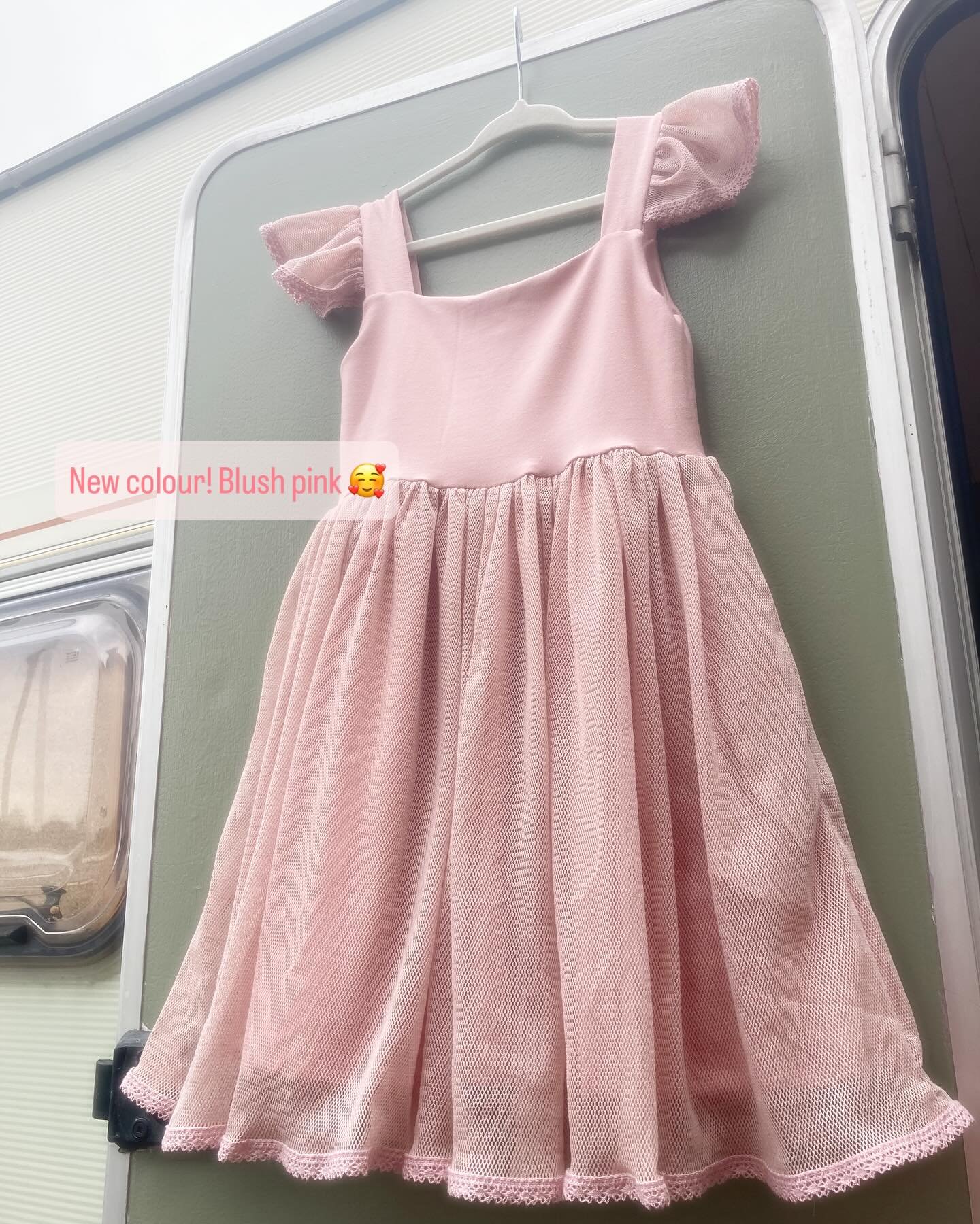 I think she is going to be a favourite! 😻 blush pink flower girl dress, this dreamy colour would look stunning with all soft colour palettes or a stunning contrast with a deep green or plum colours. I think this might be my new favourite colour opti